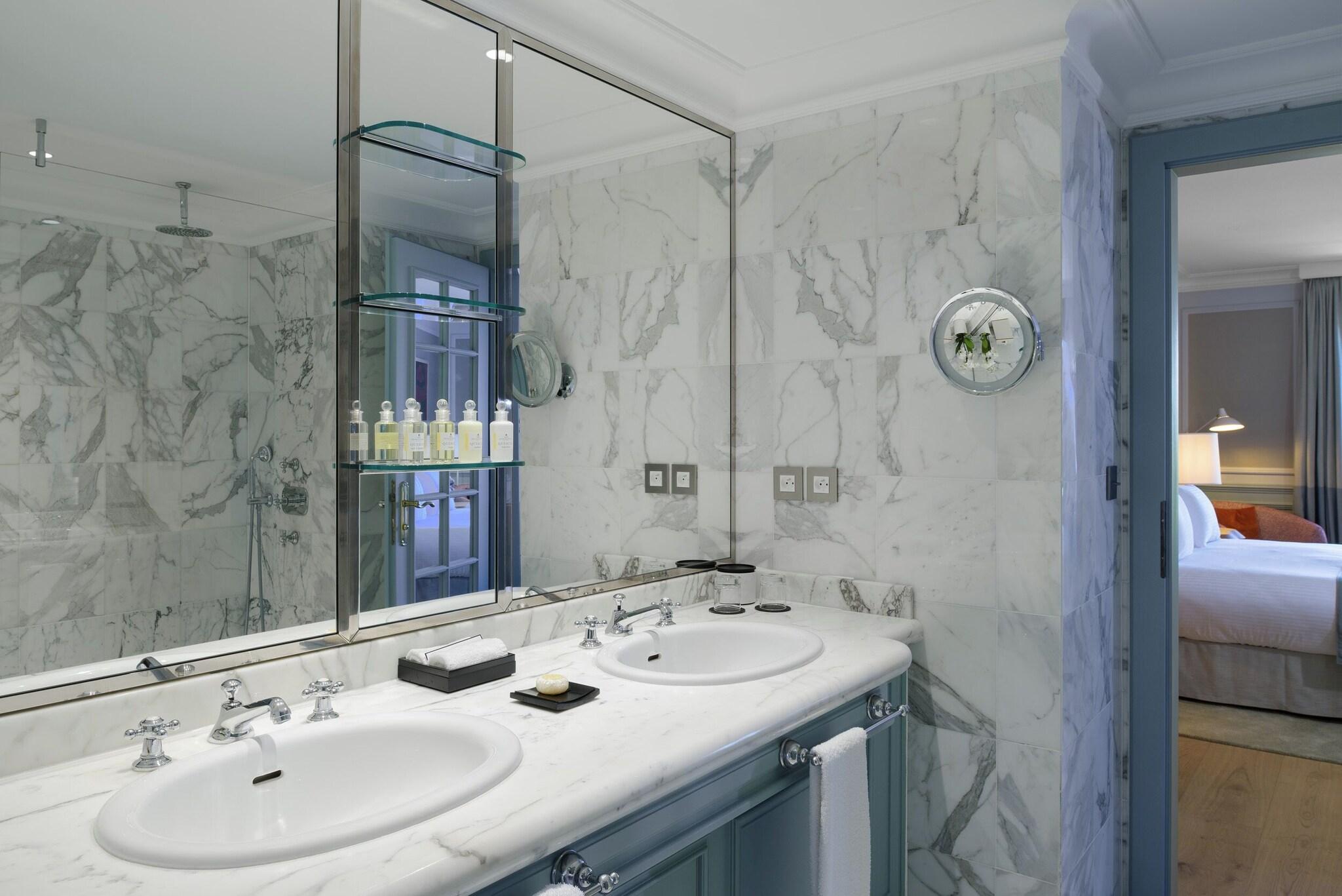 Double Superior Queen Bed