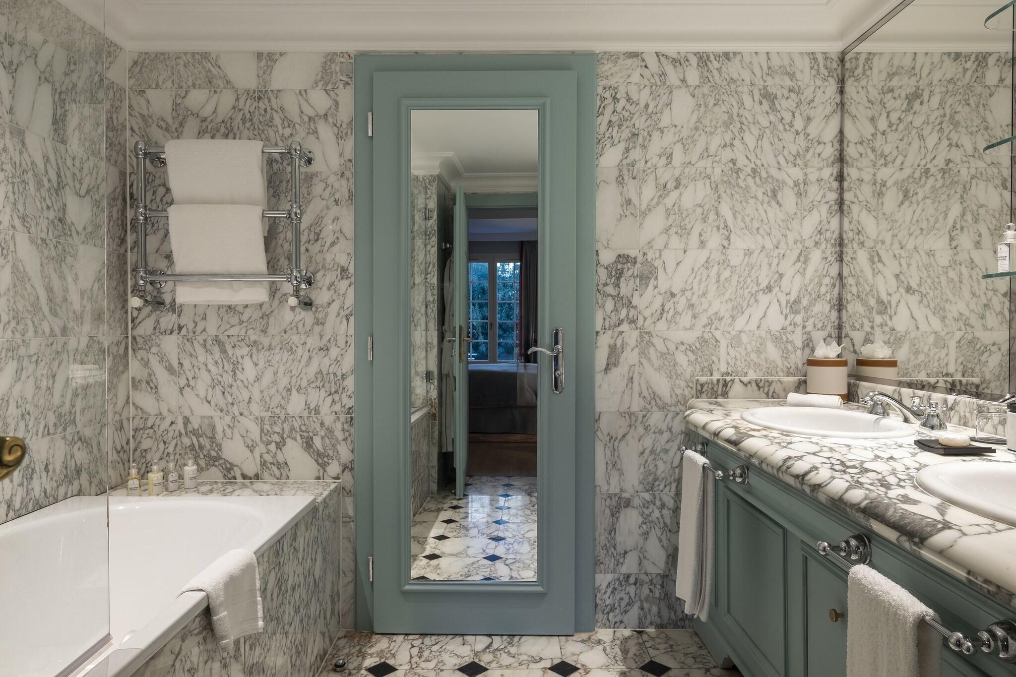 Double Superior Queen Bed