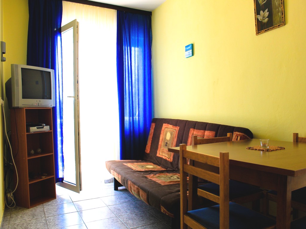 Apartment Capacity 4