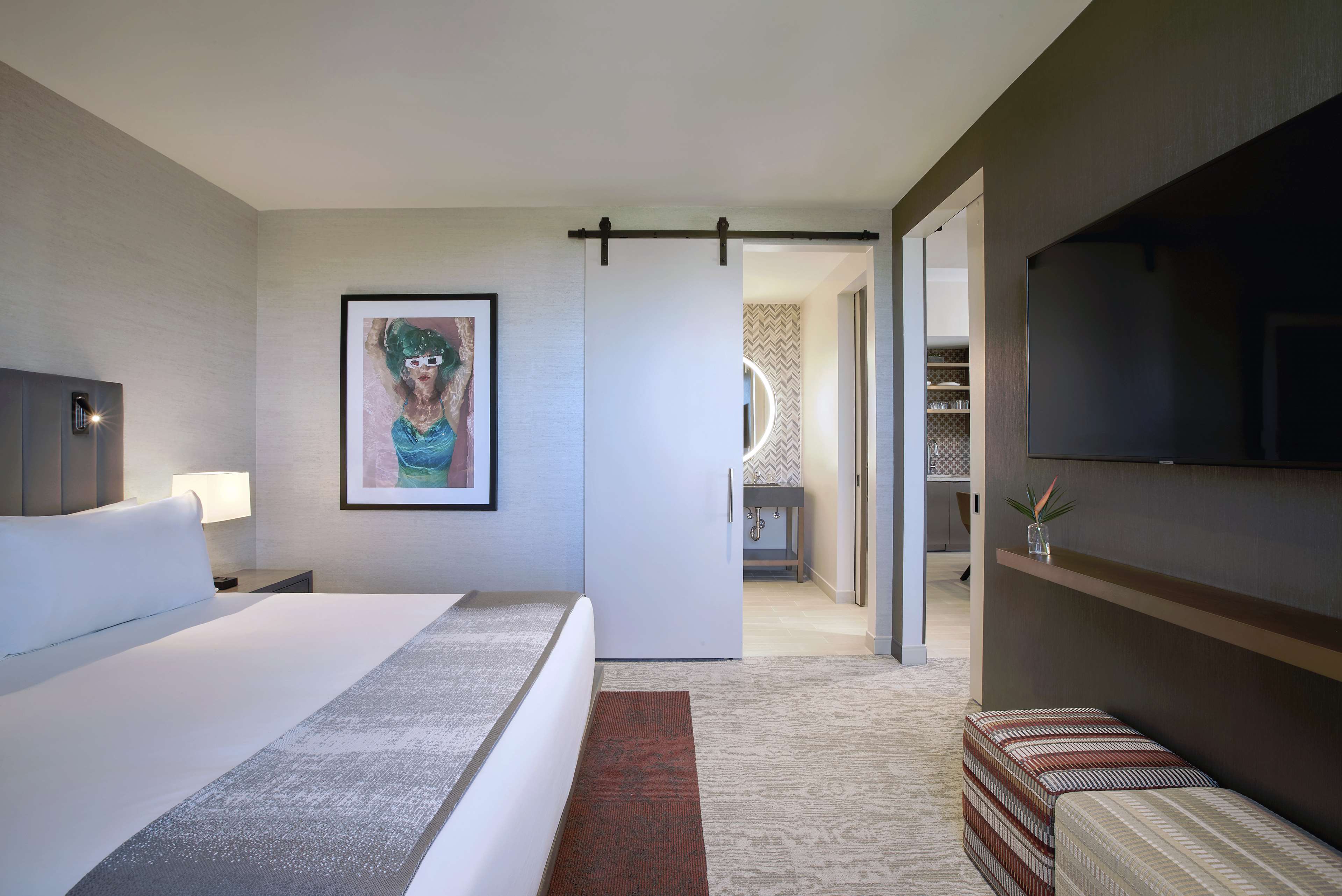 Suite Accessible King Size Bed