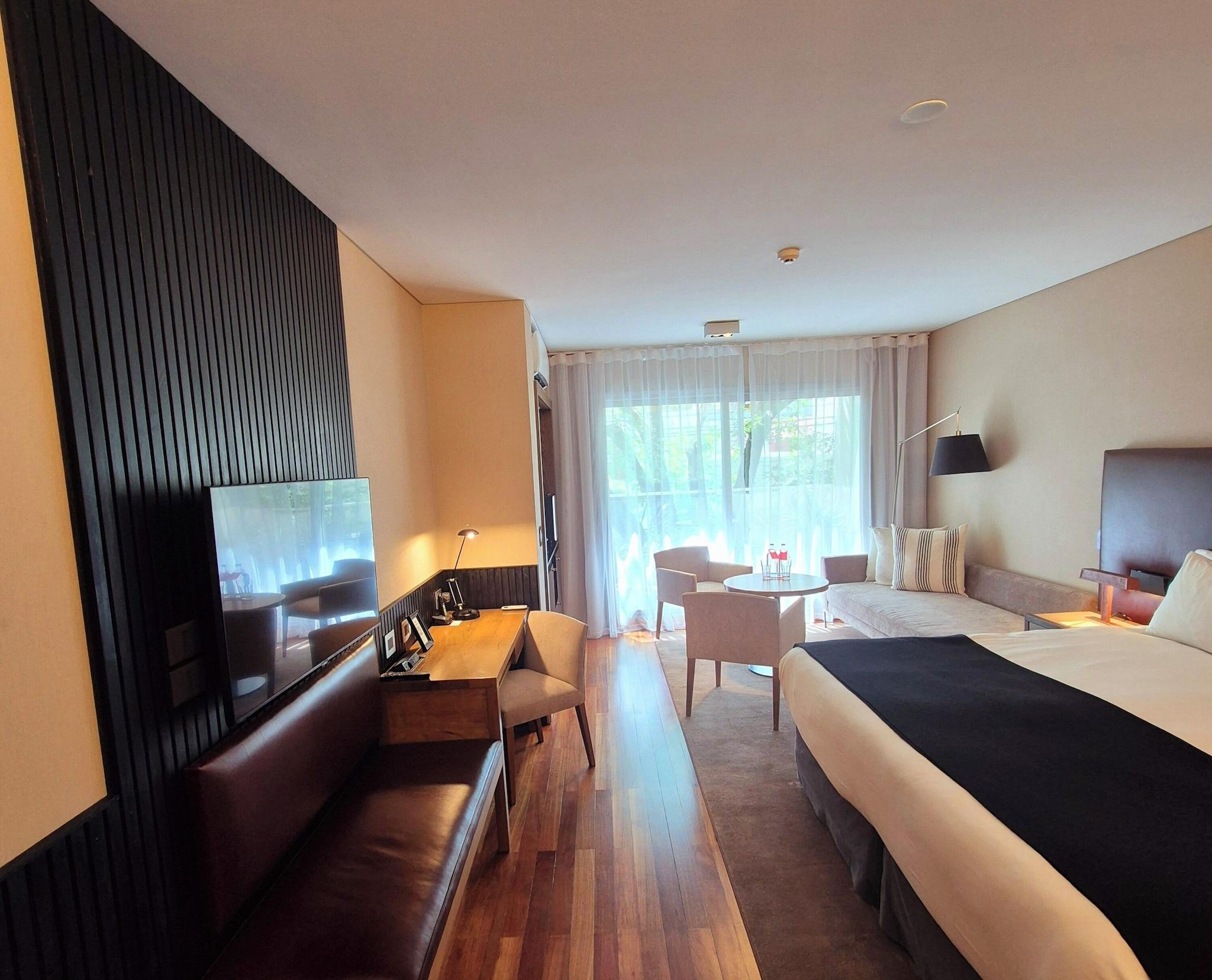 Studio King Size Bed