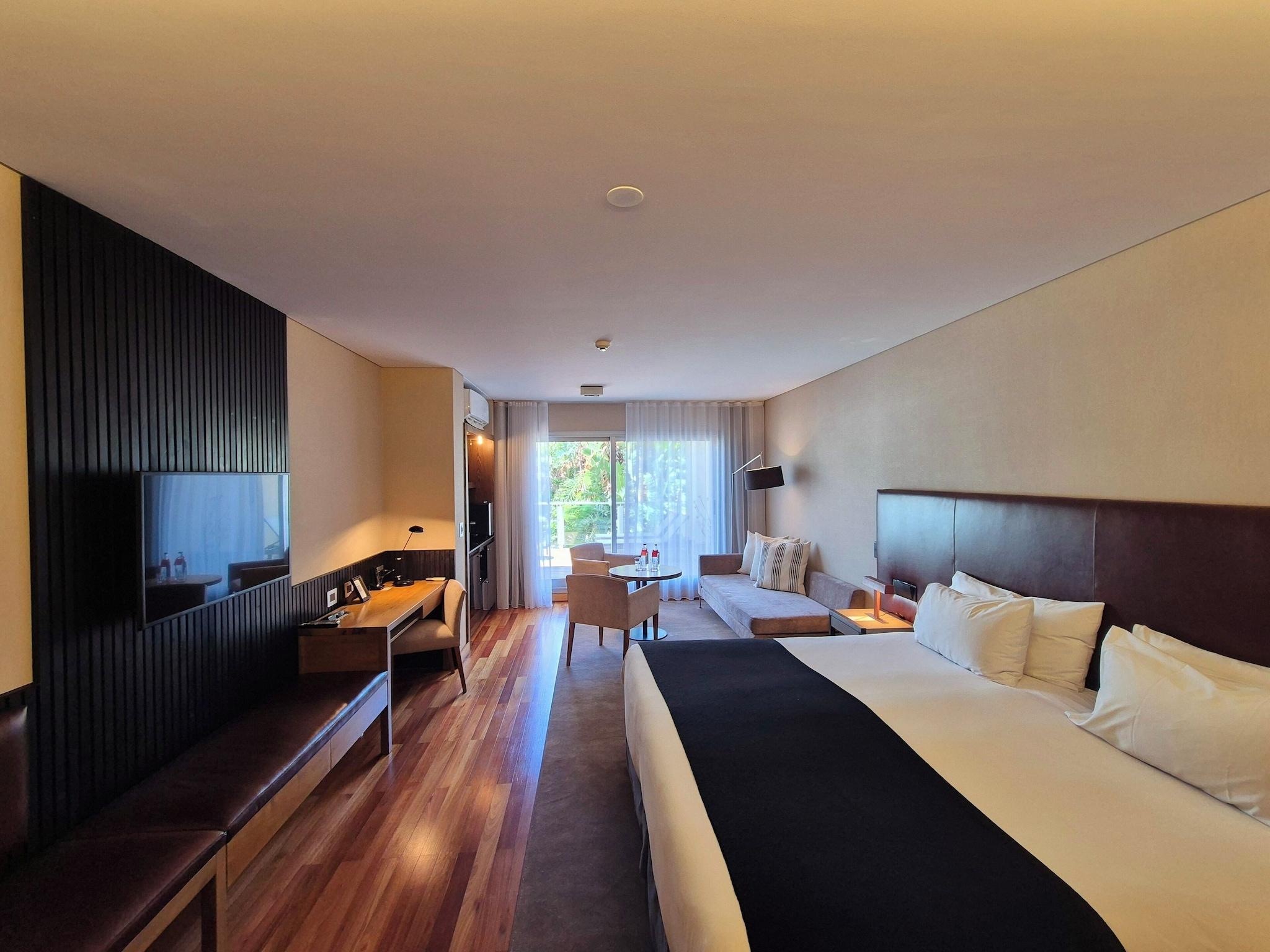 Studio King Size Bed