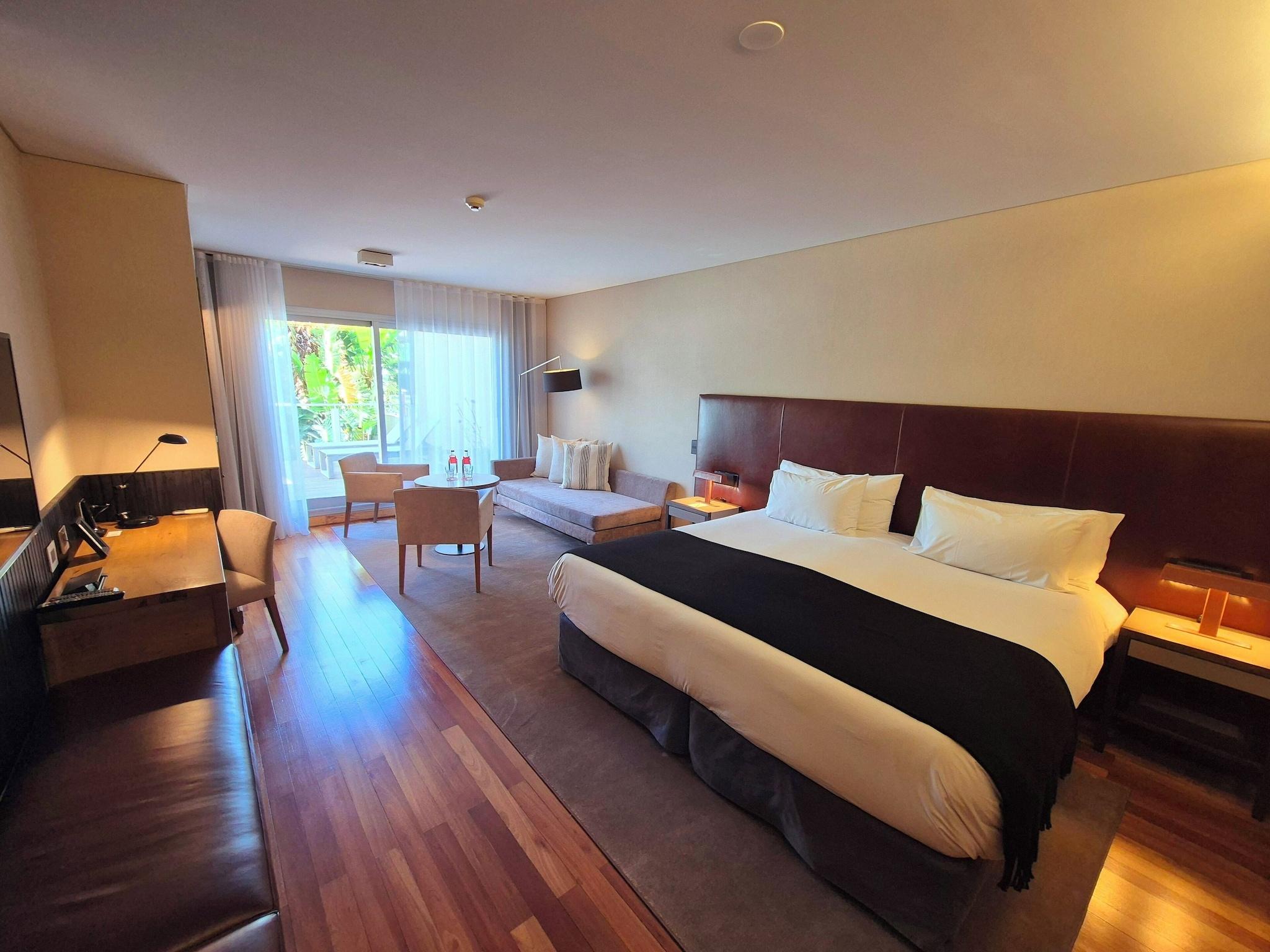 Studio King Size Bed