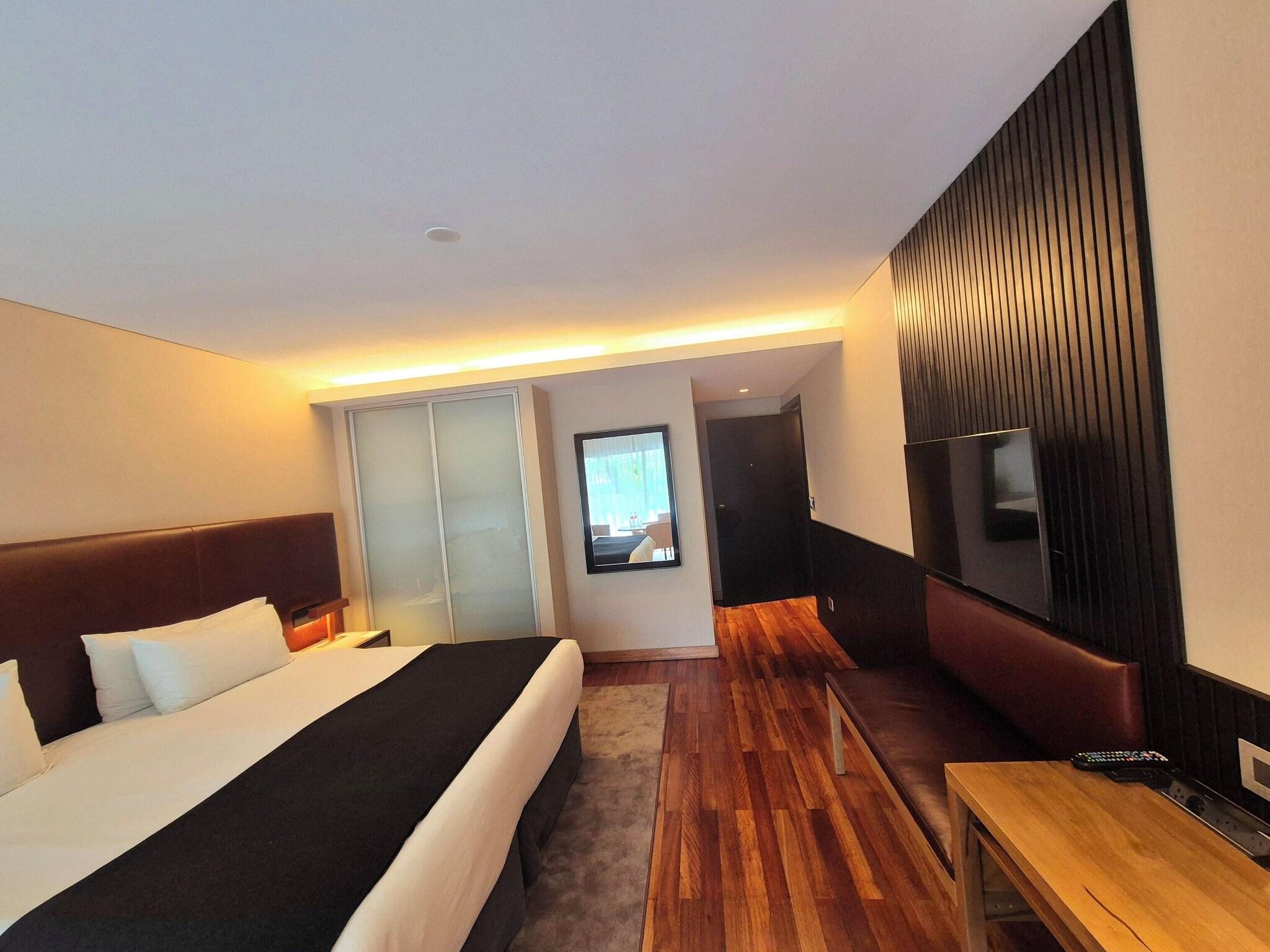 Studio King Size Bed