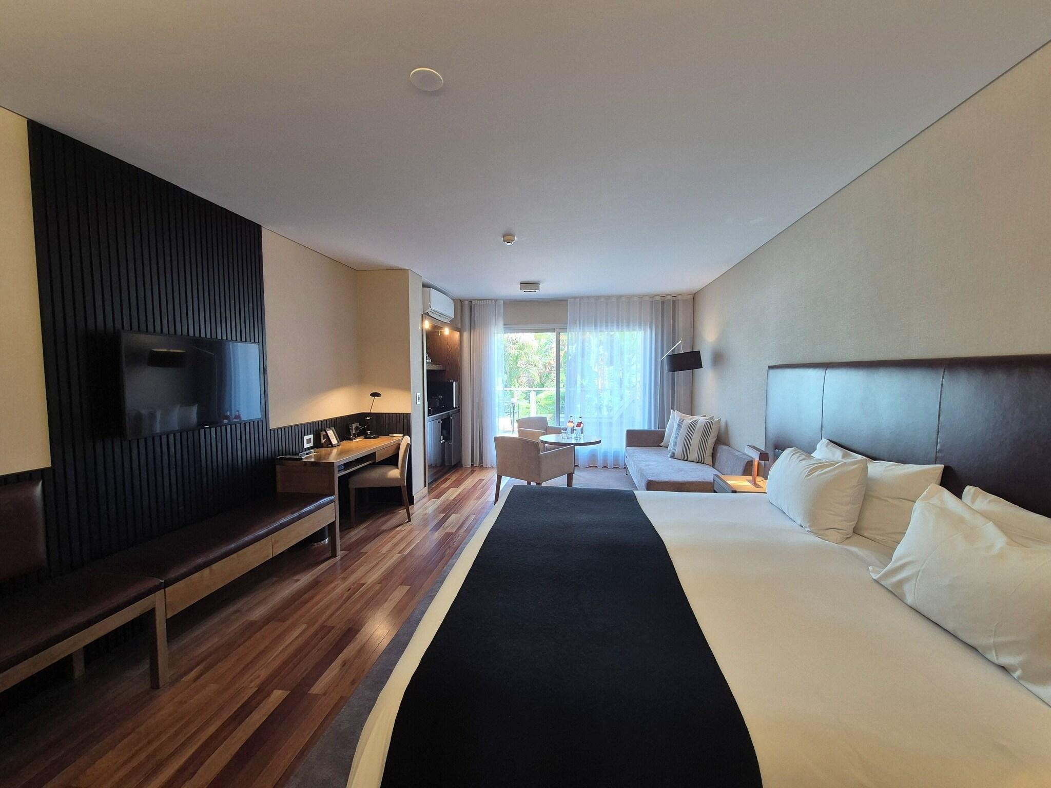 Studio King Size Bed