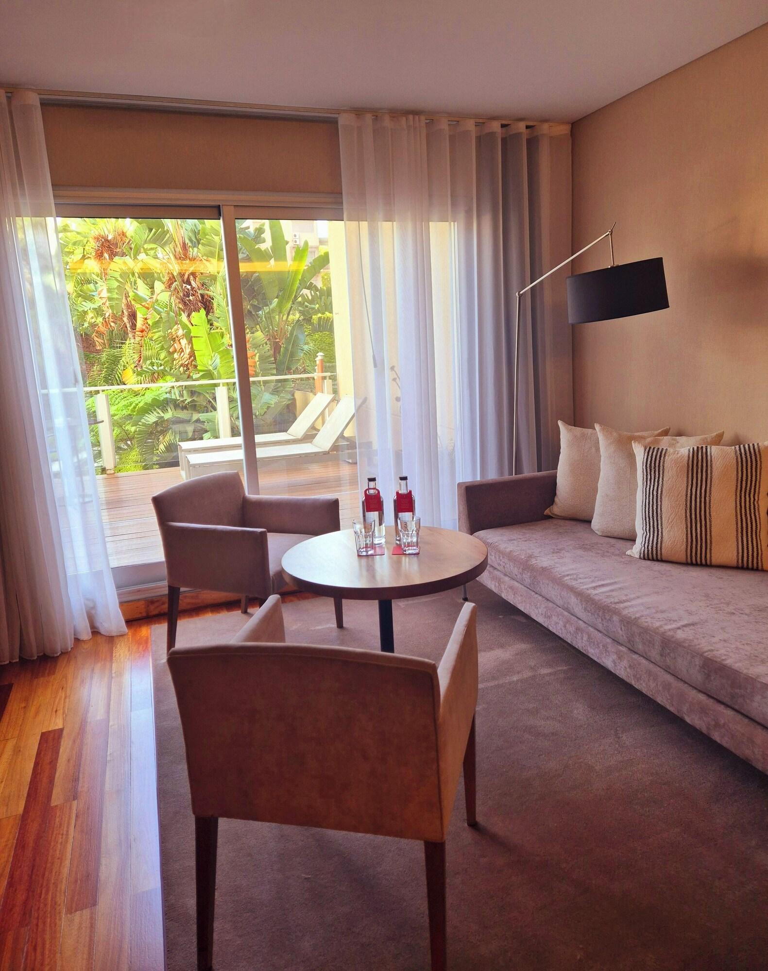 Studio King Size Bed