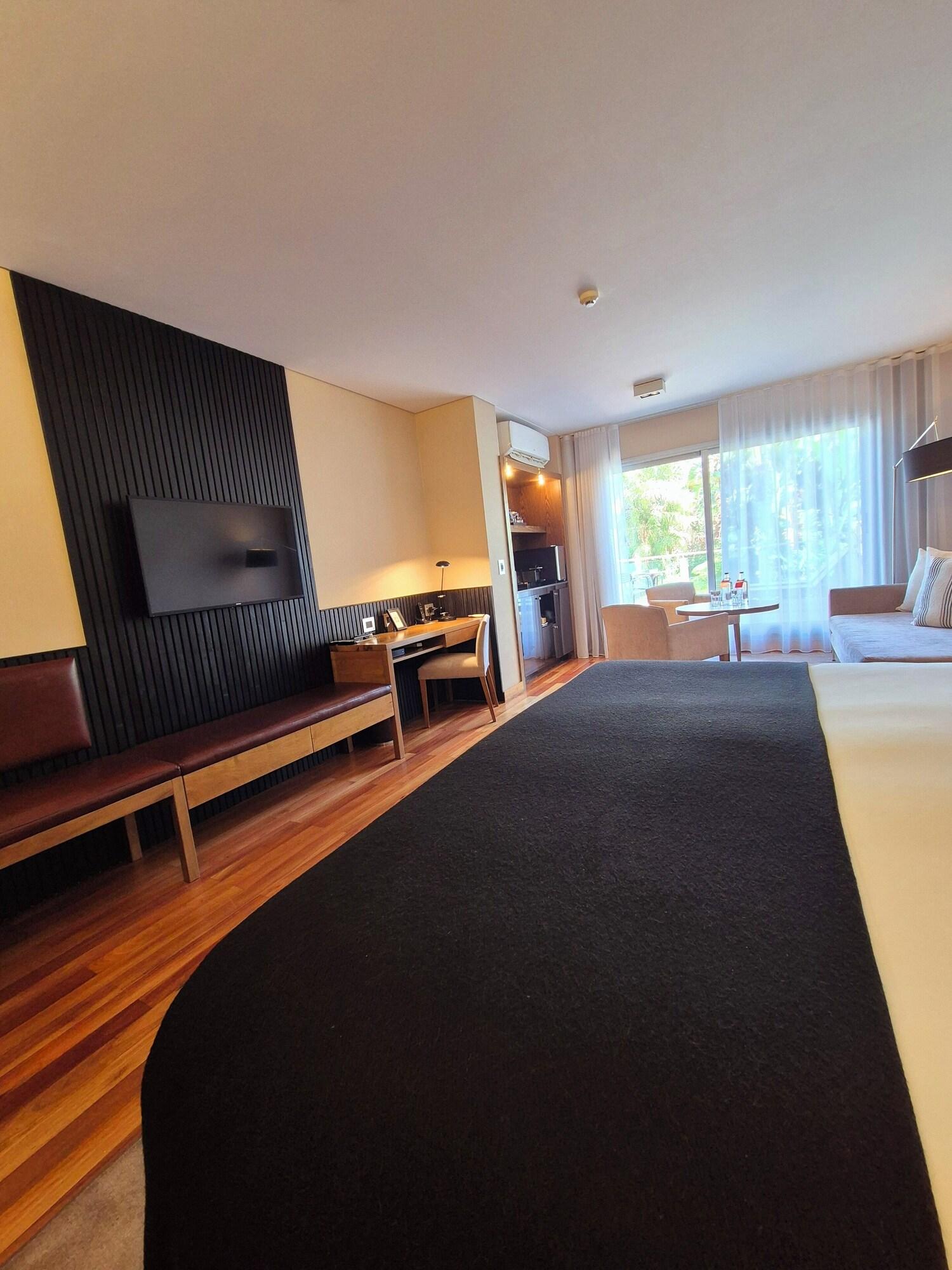 Studio King Size Bed