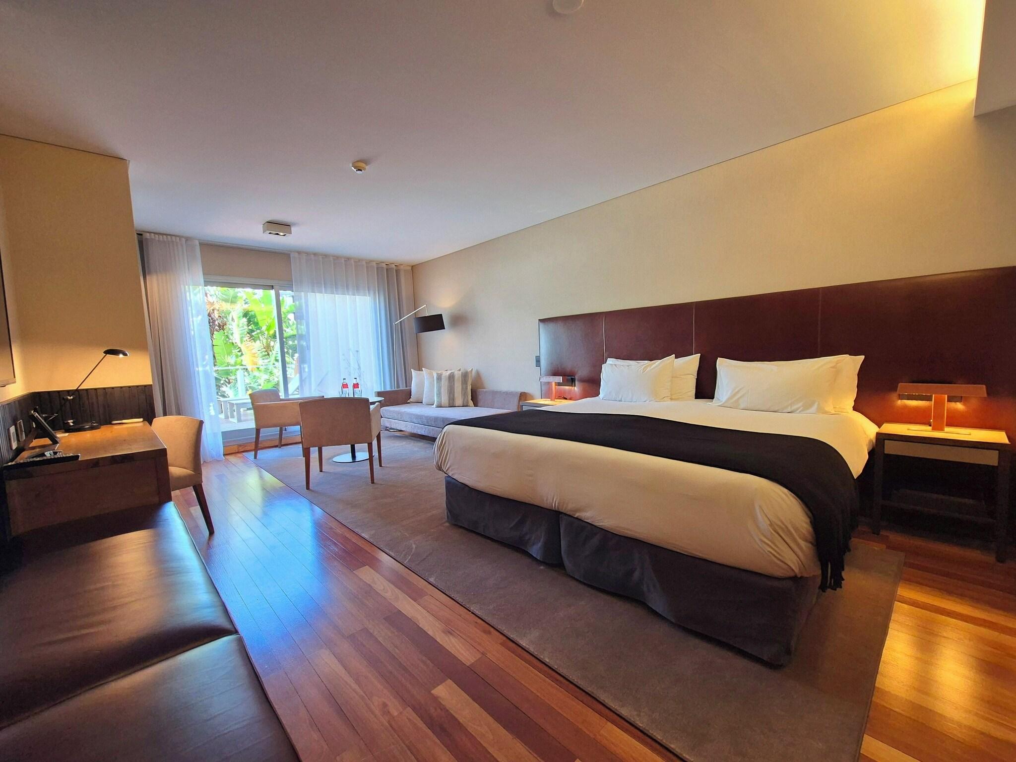 Studio King Size Bed