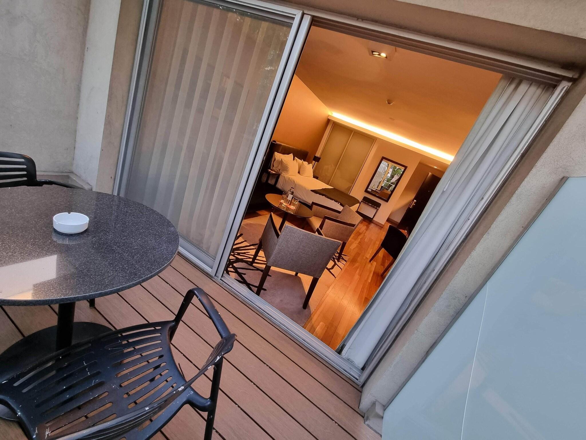 Studio King Size Bed