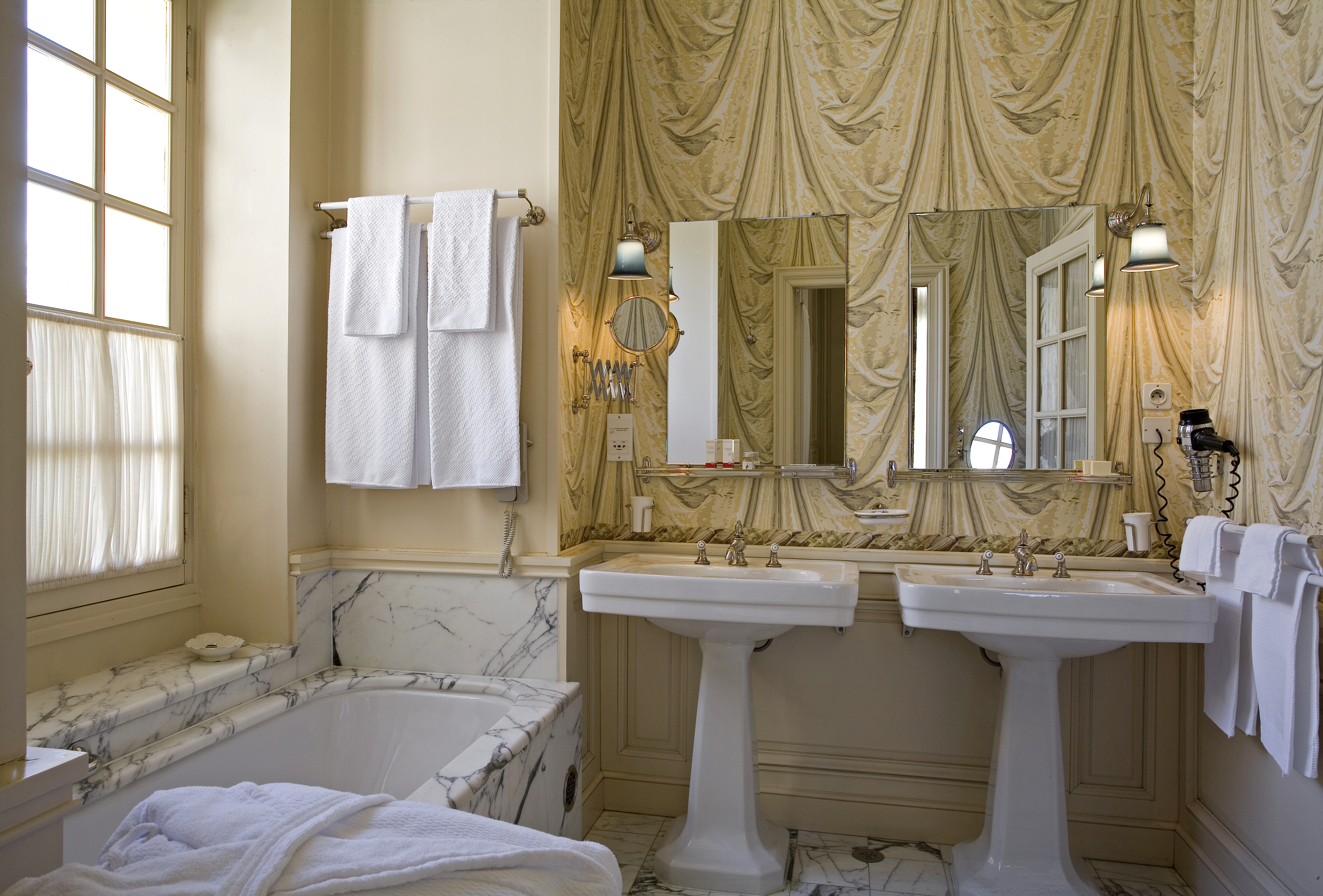 Double Deluxe King Bed