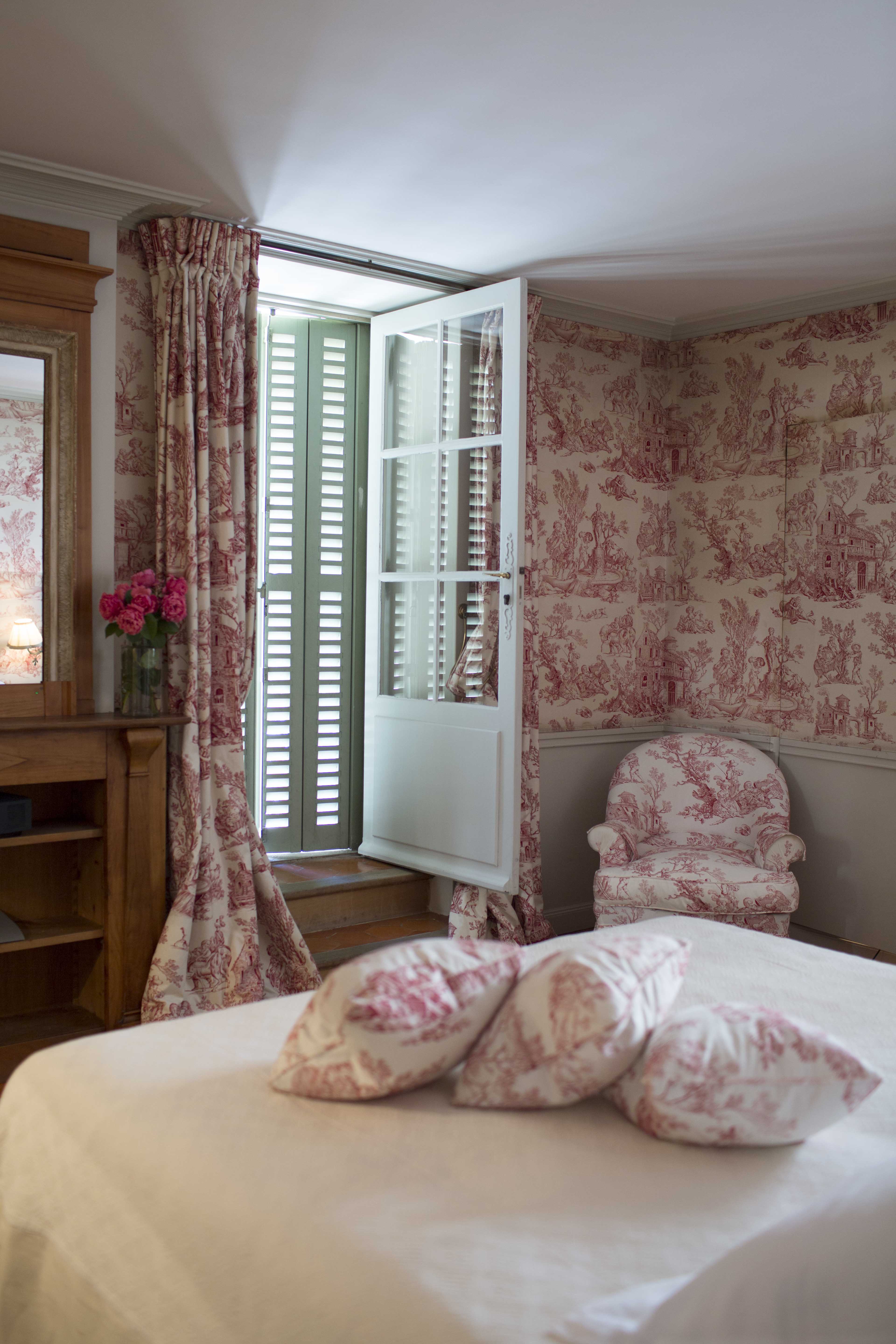 Double Deluxe Queen Bed