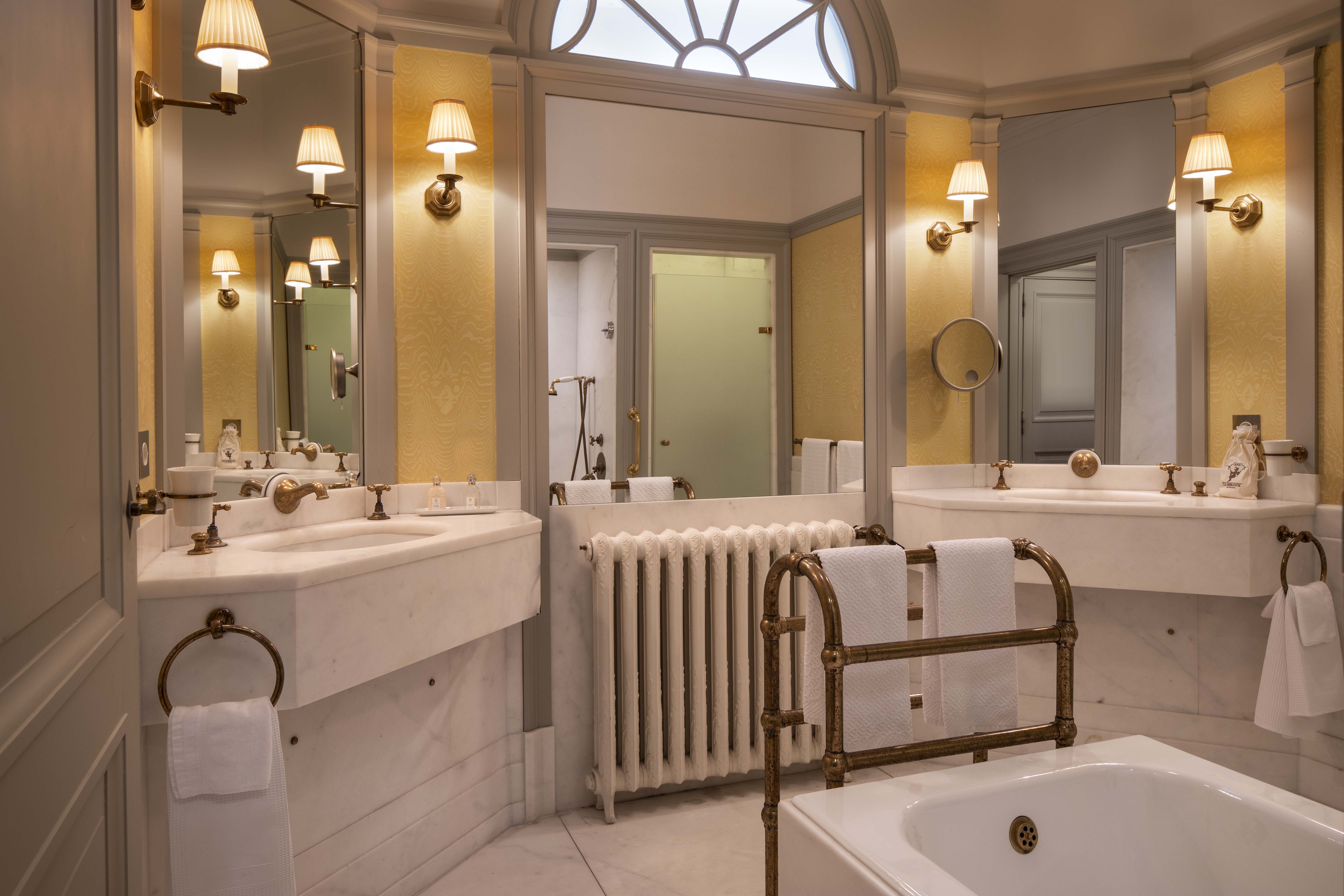 Double Deluxe King Bed