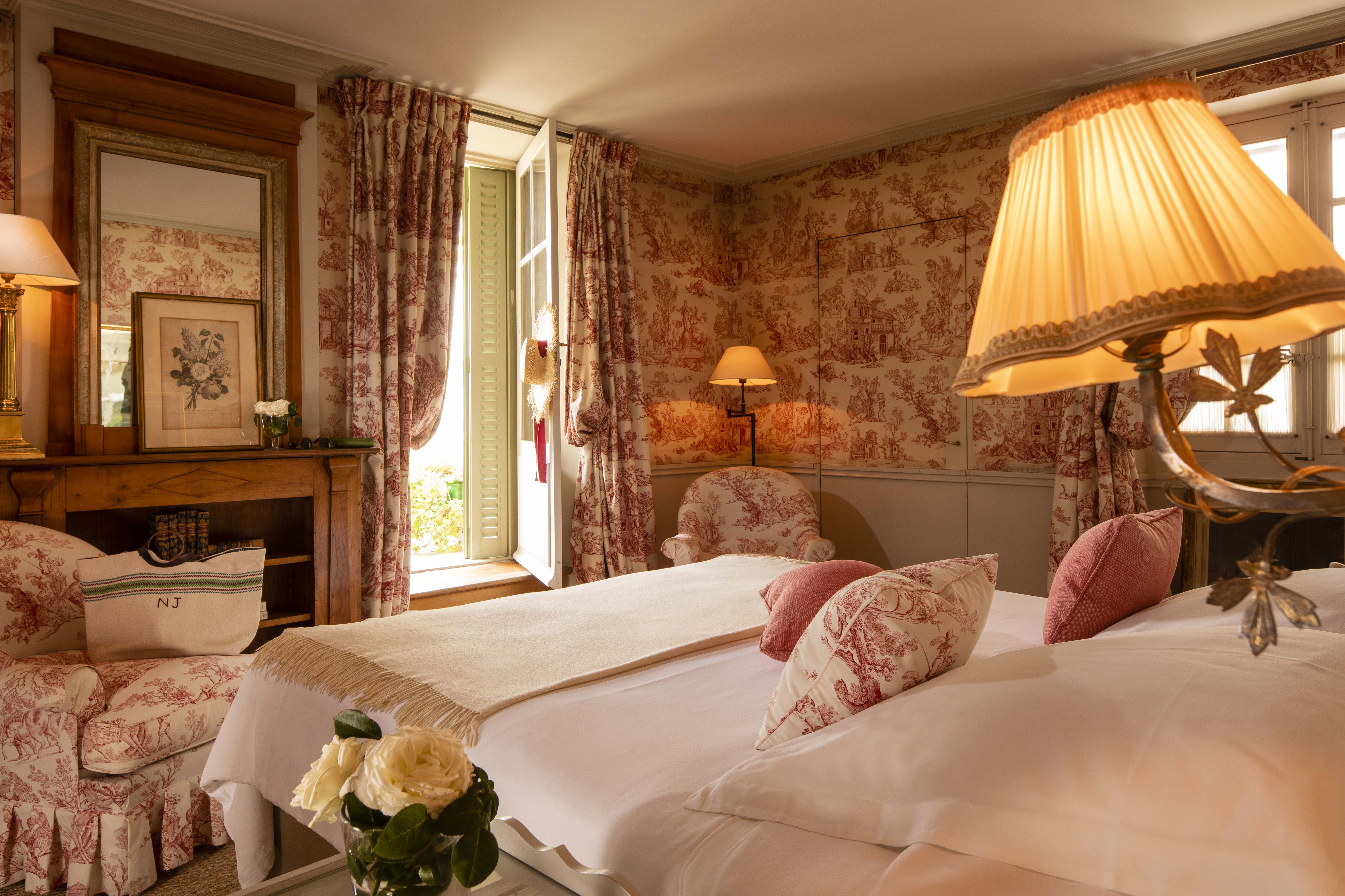 Double Deluxe Queen Bed