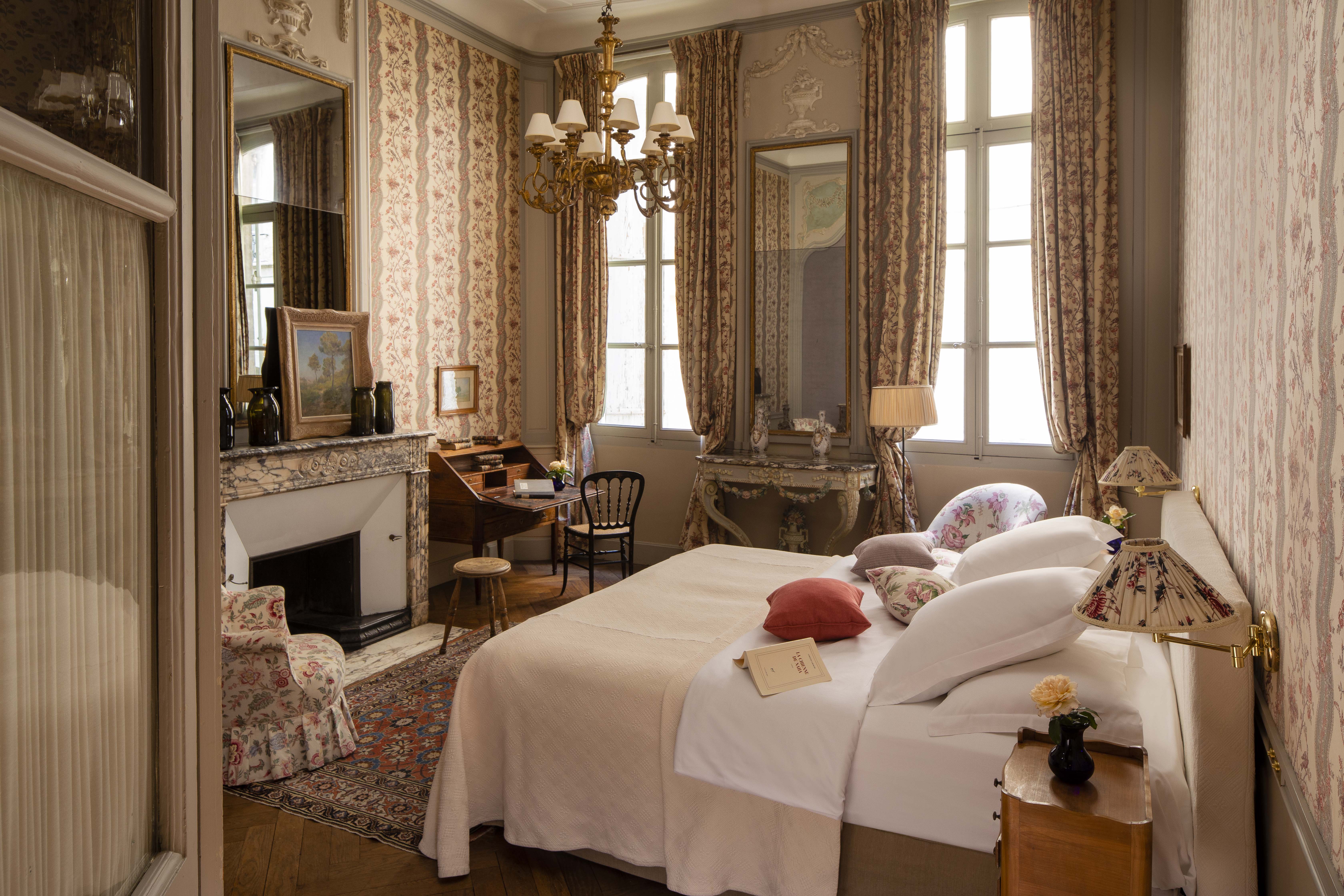 Double Deluxe Queen Bed