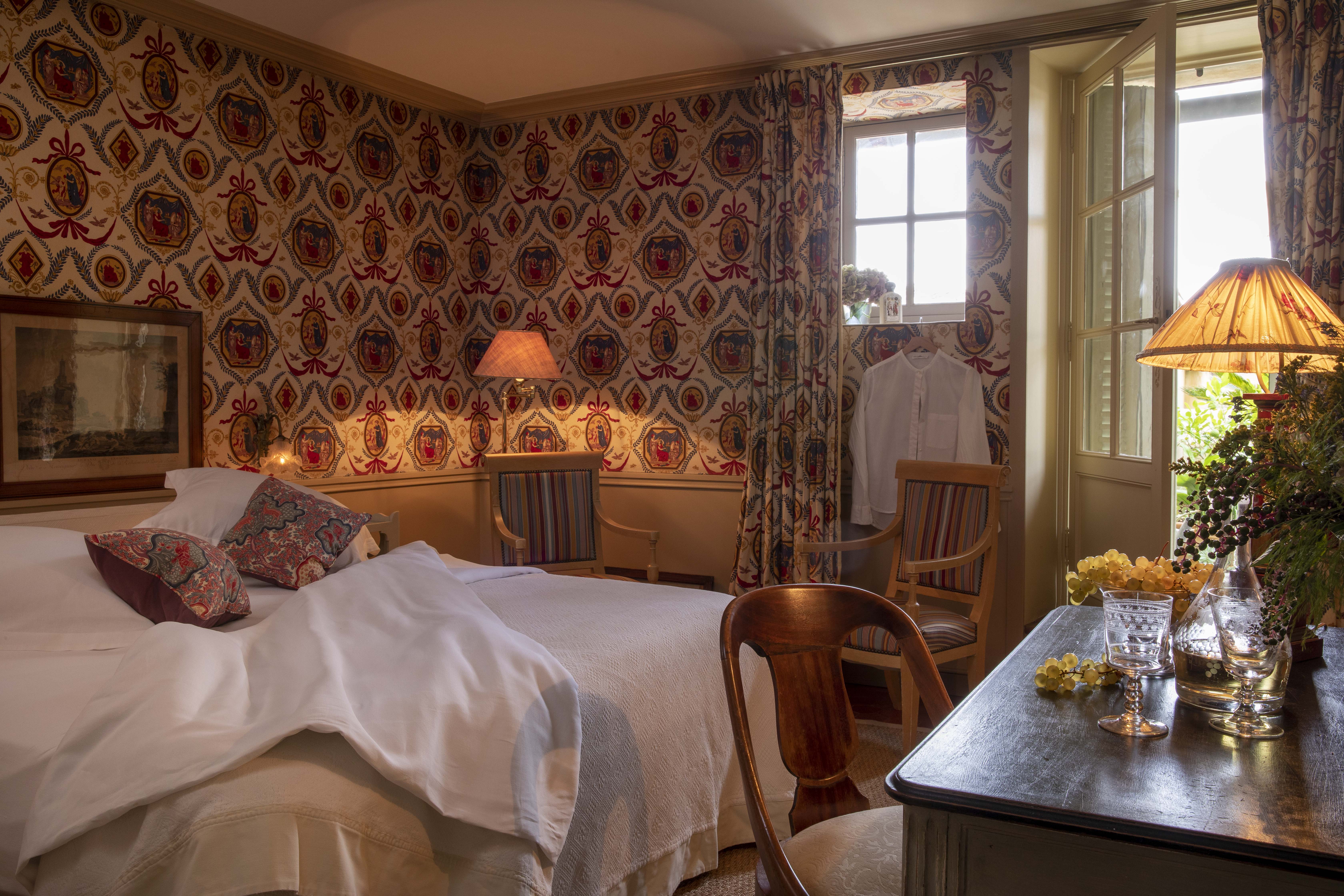 Double Deluxe Queen Bed