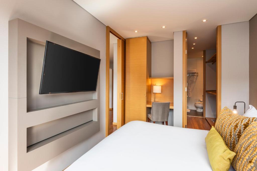 Double or Twin Deluxe with Air Conditioning