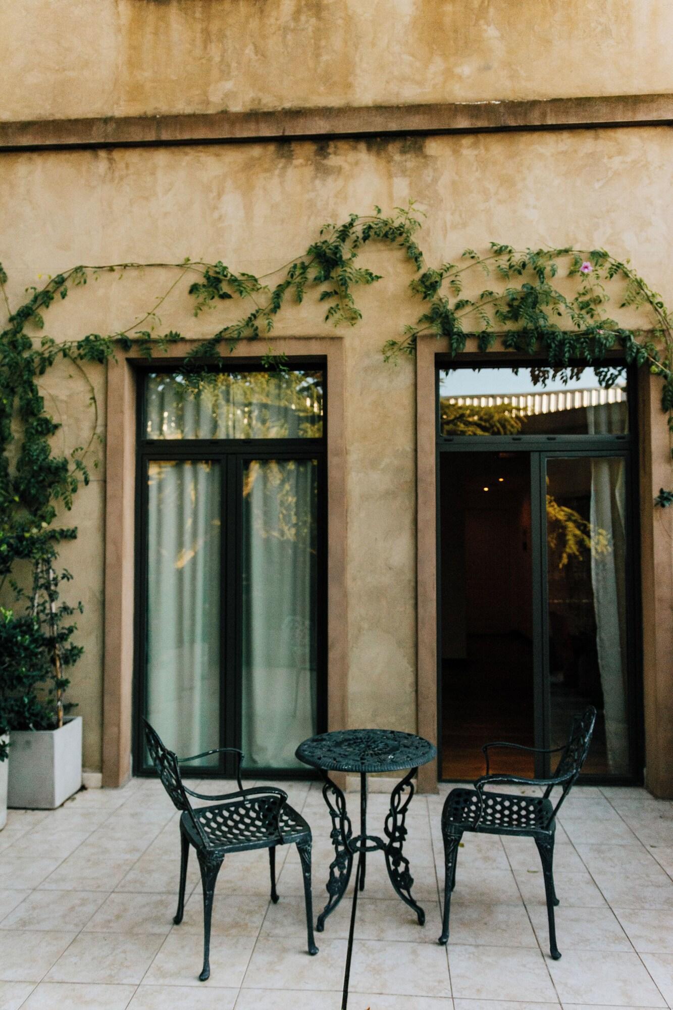 Double Deluxe Queen Bed