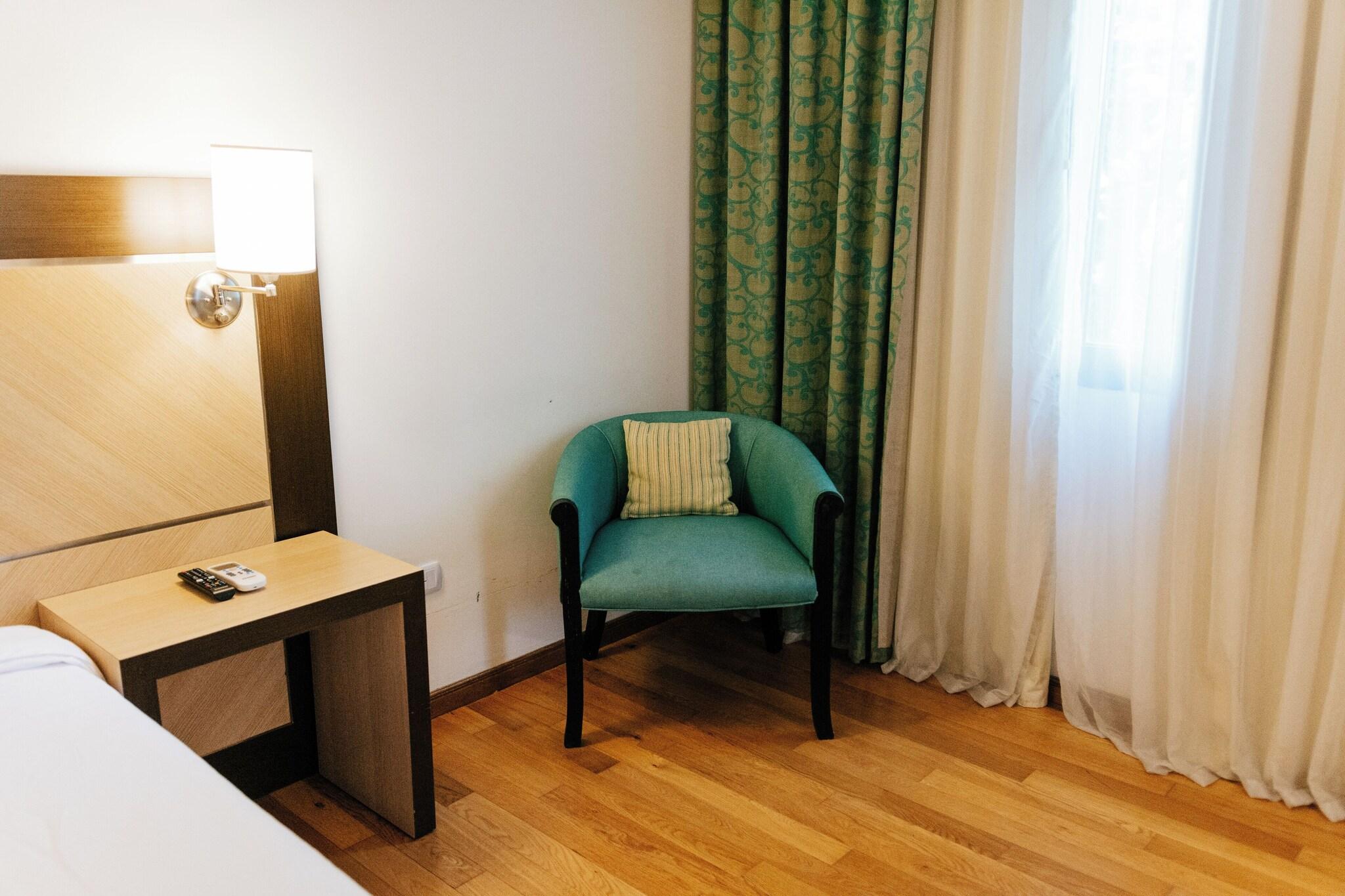 Double Executive Queen Bed