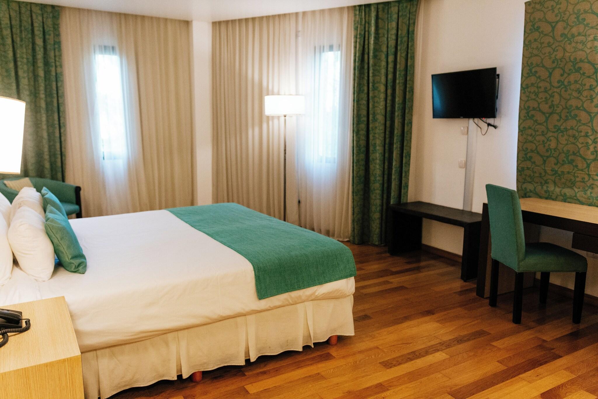 Double Executive Queen Bed