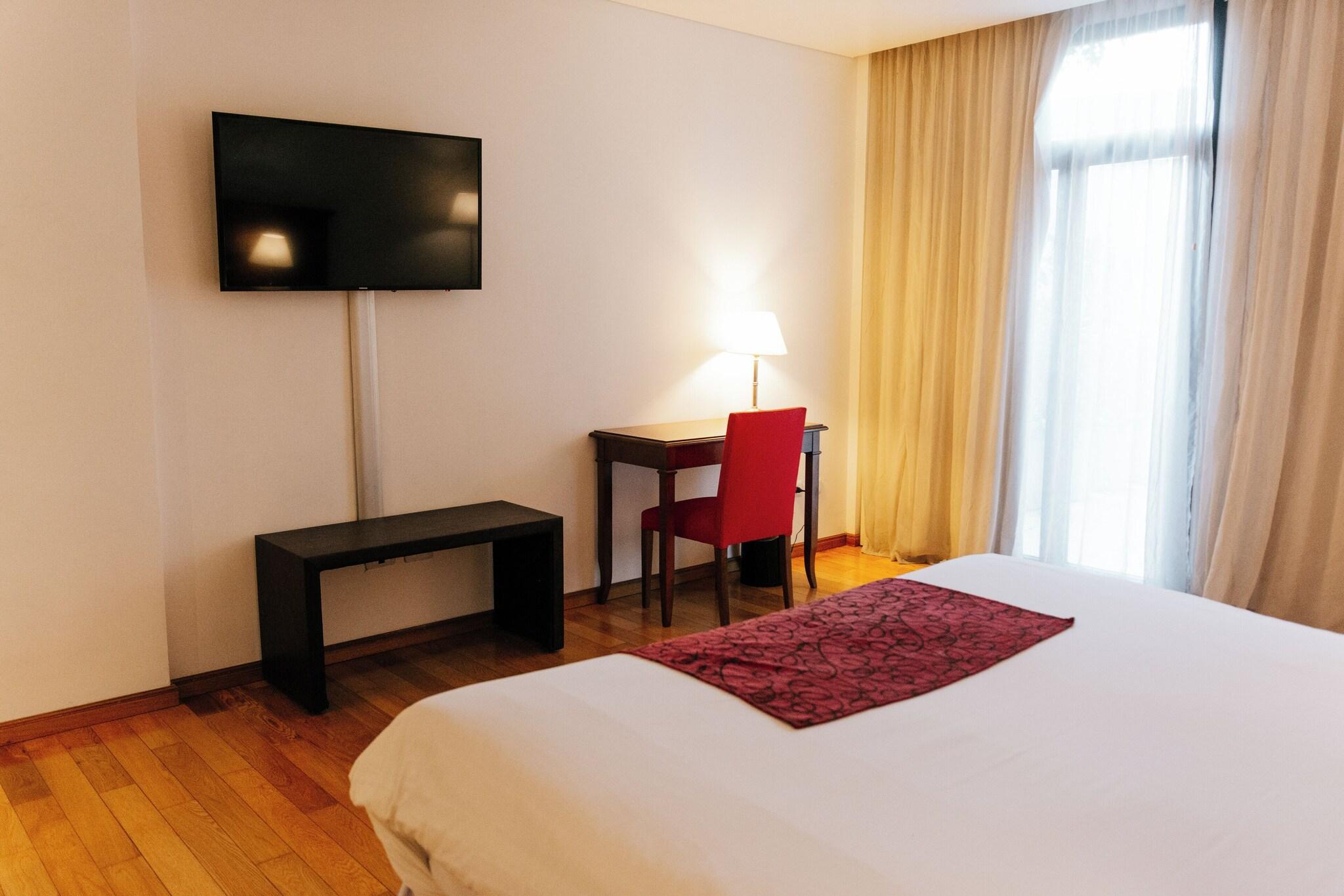 Twin Deluxe Two Beds