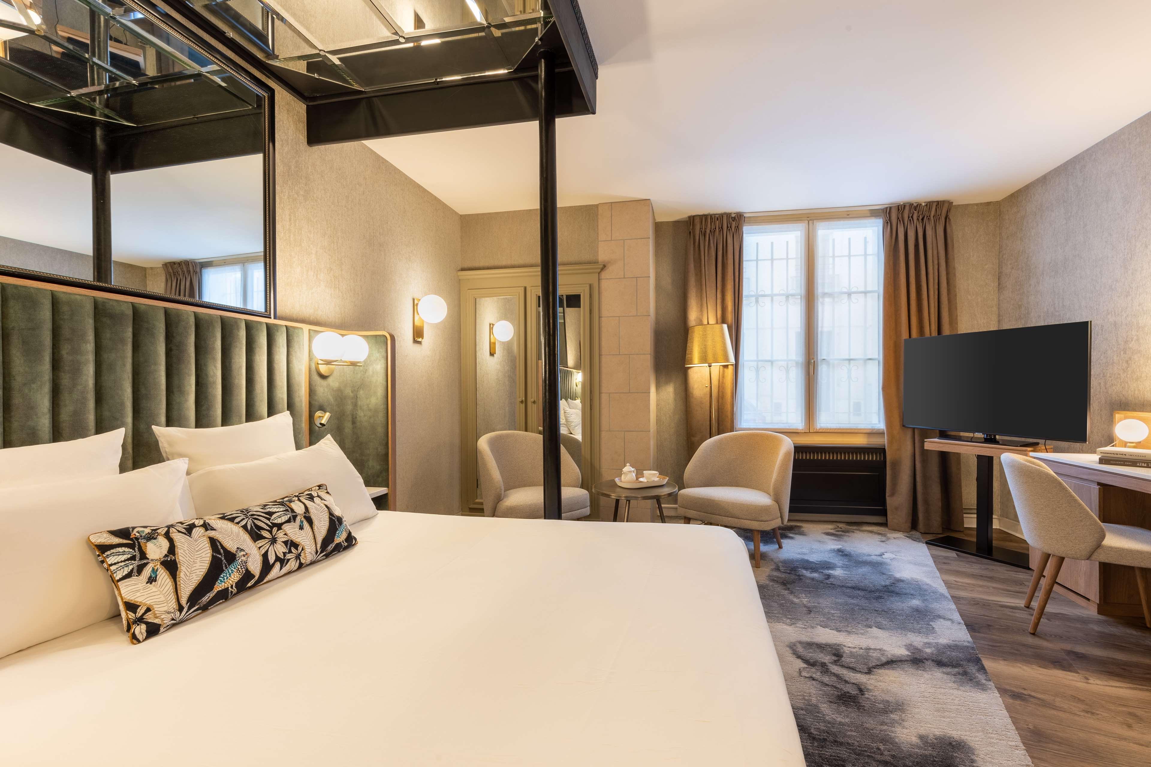 Suite Queen Size Bed