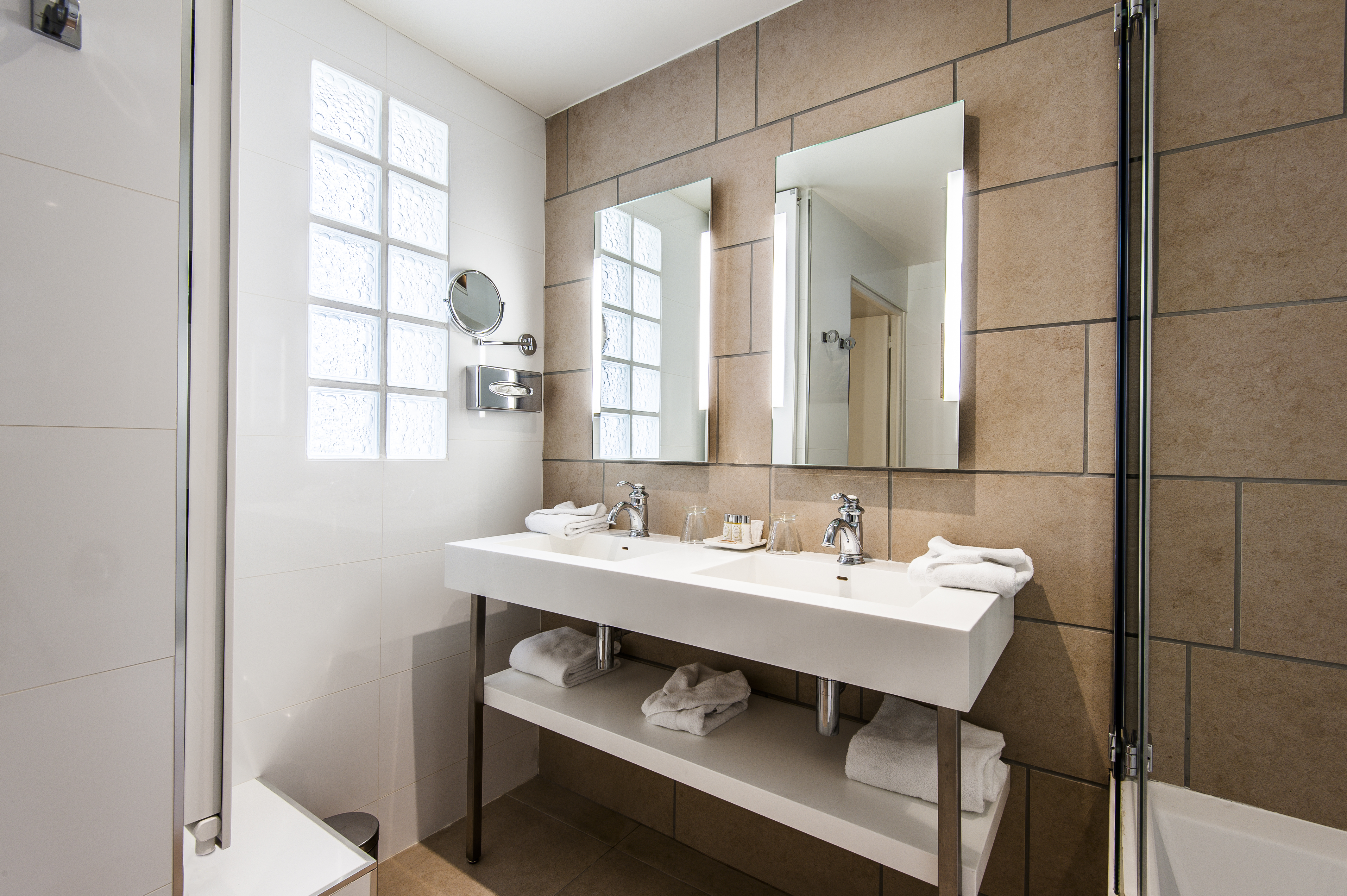 Suite Queen Size Bed