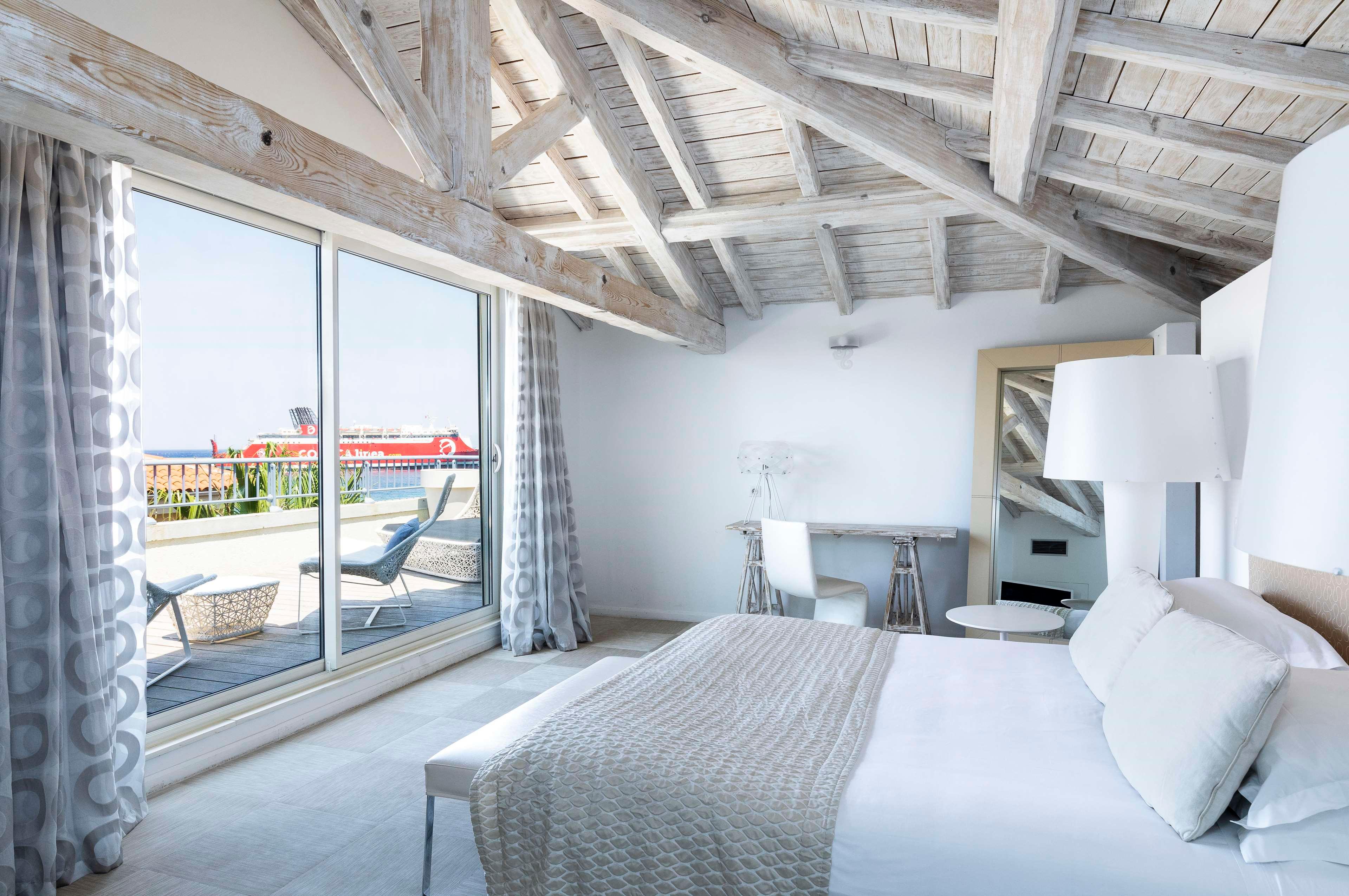 Double Deluxe King Bed