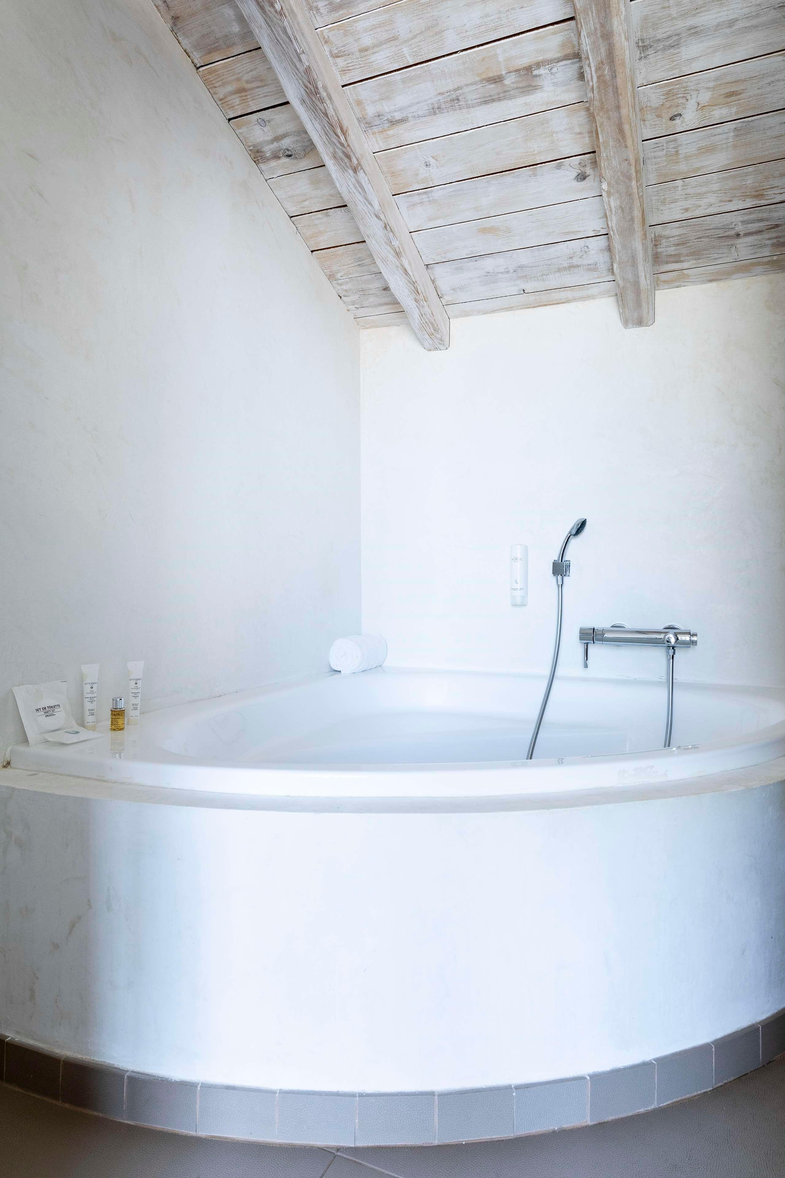 Double Deluxe King Bed