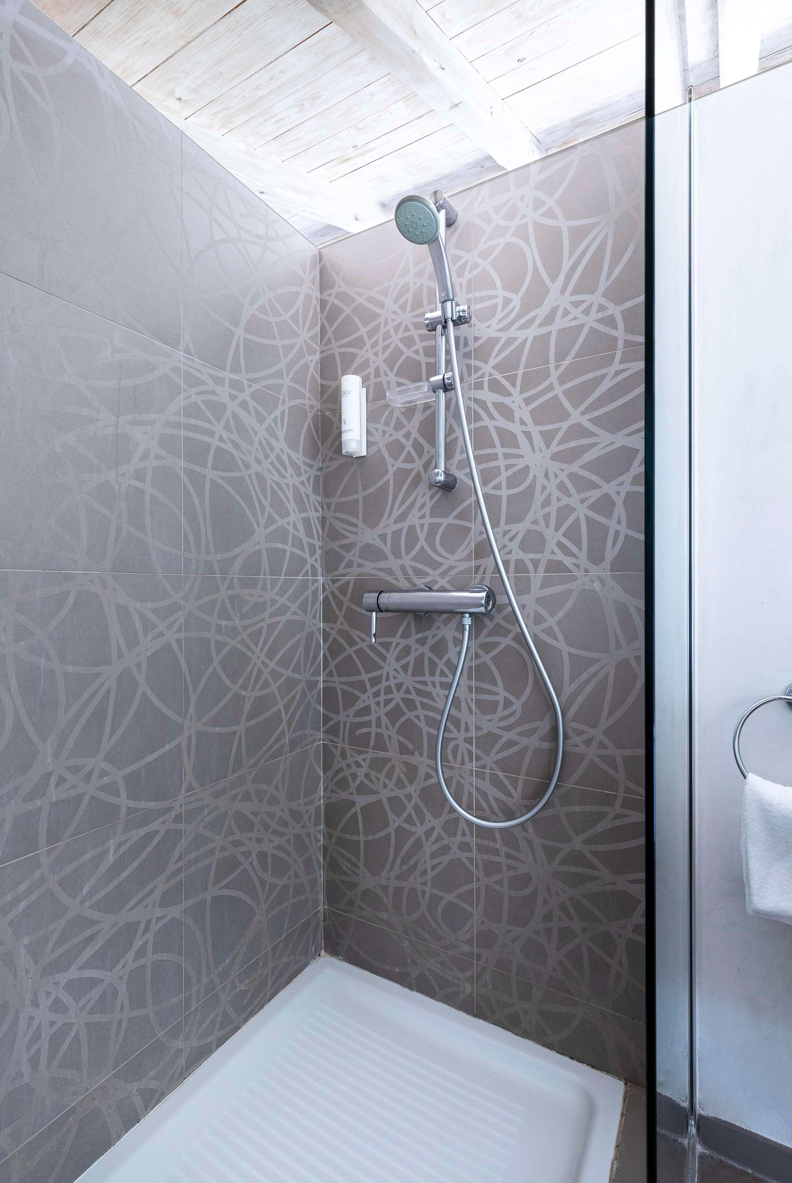 Double Deluxe King Bed