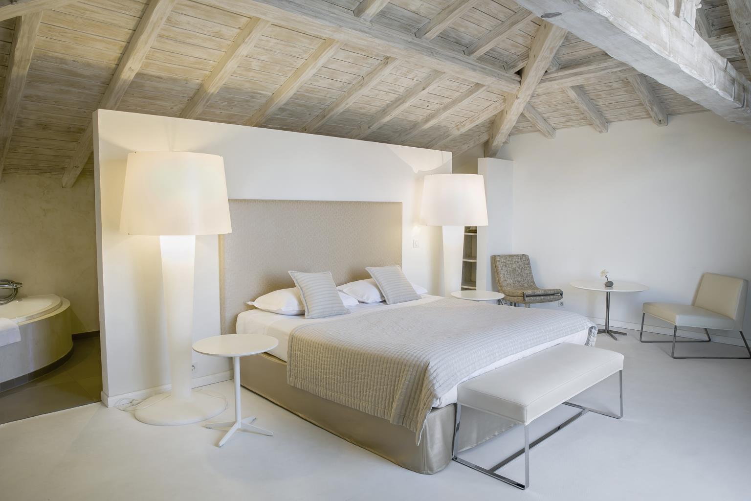 Double Deluxe King Bed