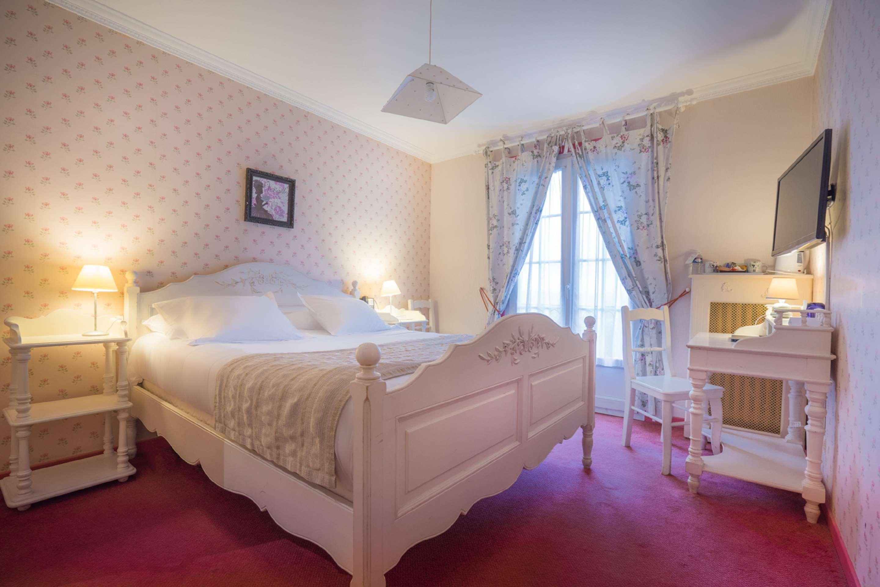 Double Queen Size Bed