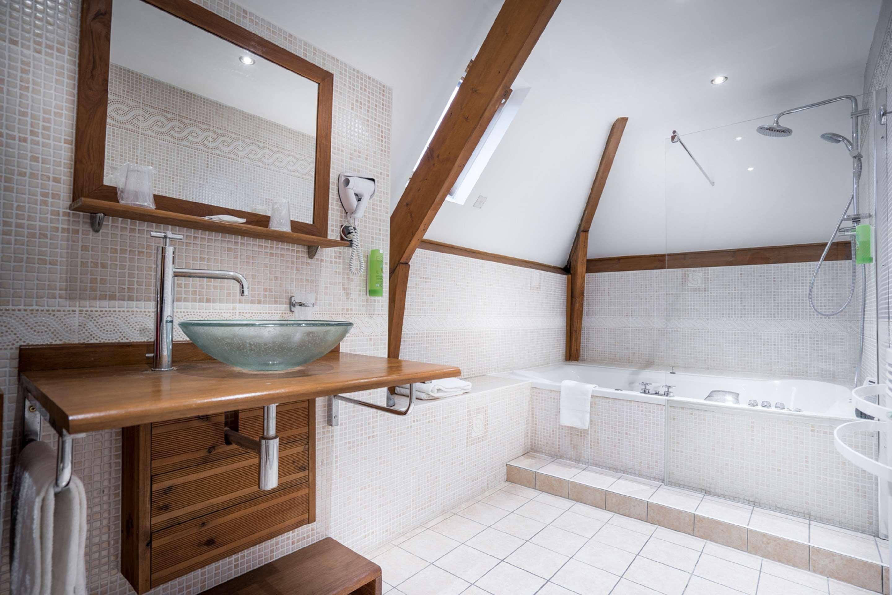 Suite Queen Size Bed