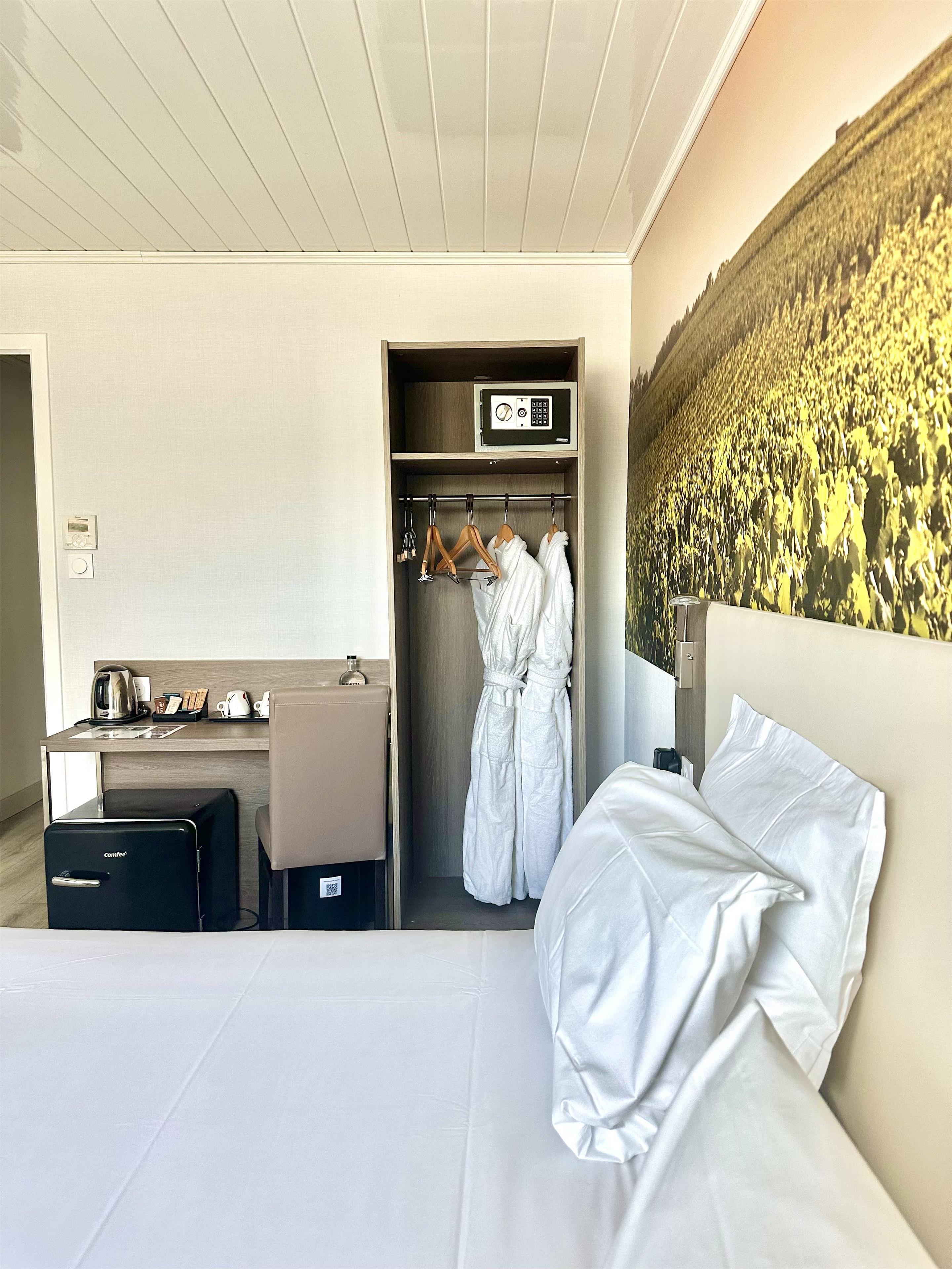 Double Queen Size Bed