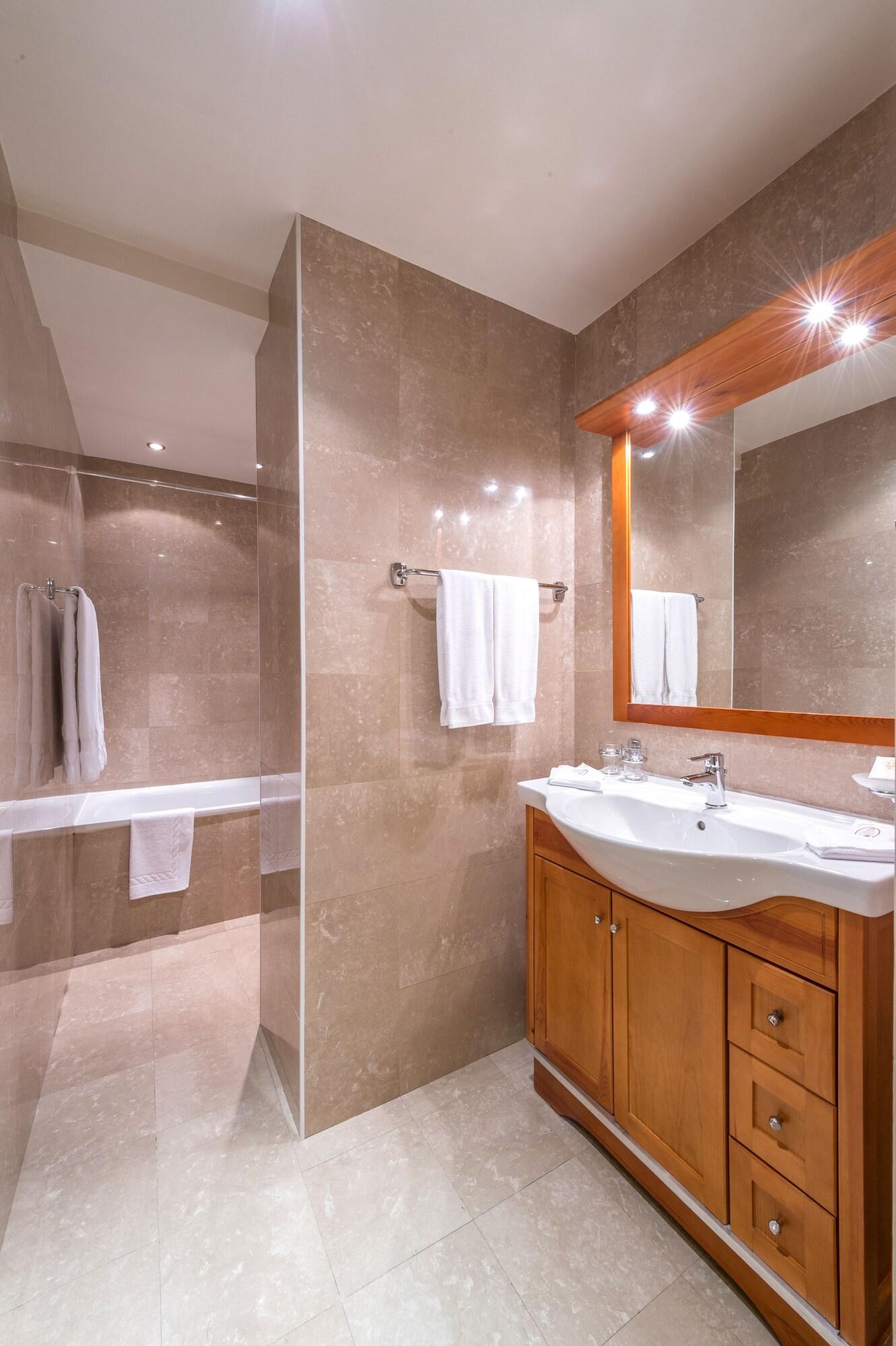 Suite Premium Queen Bed