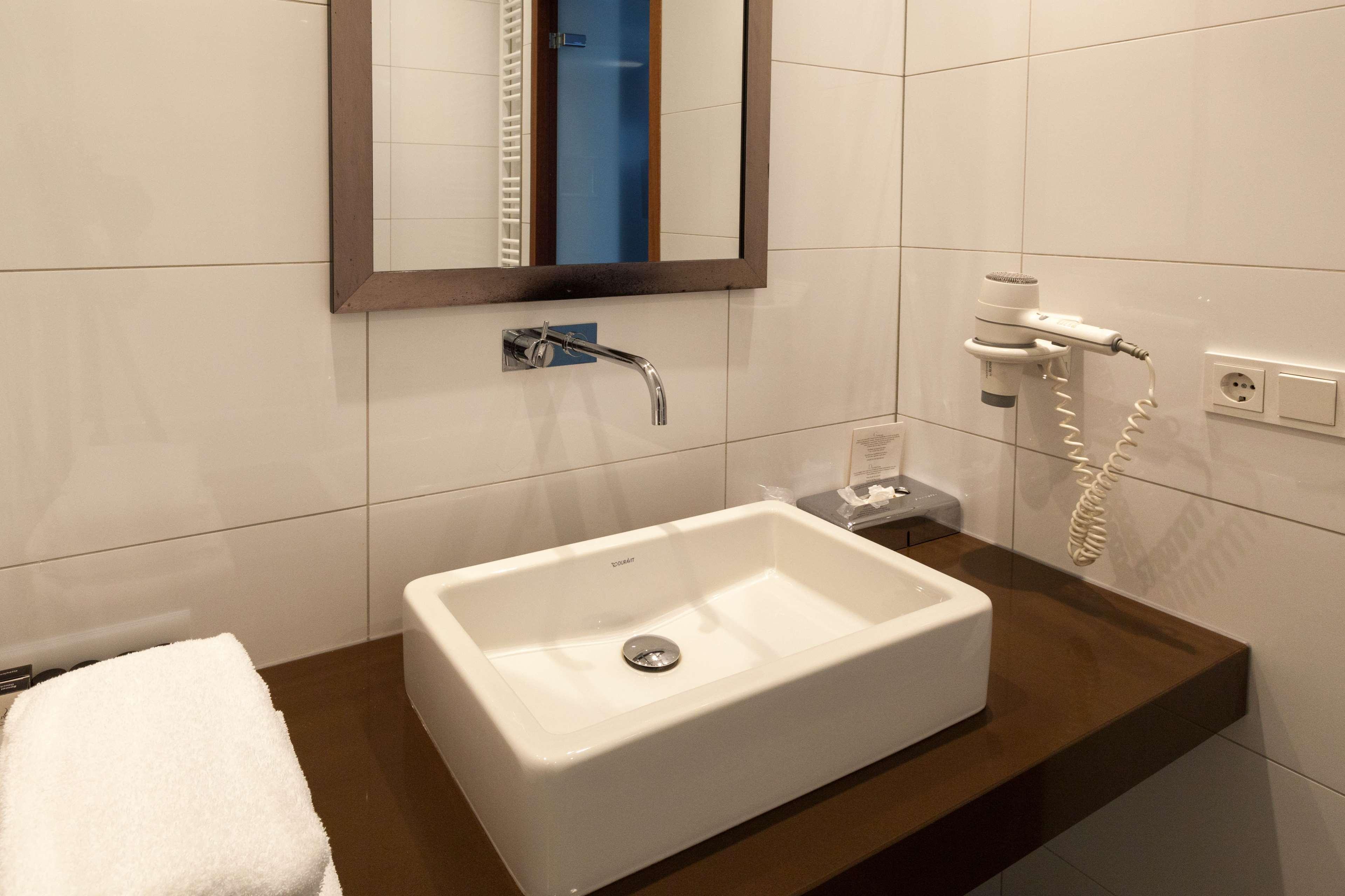 Junior Suite Queen Bed Non Smoking