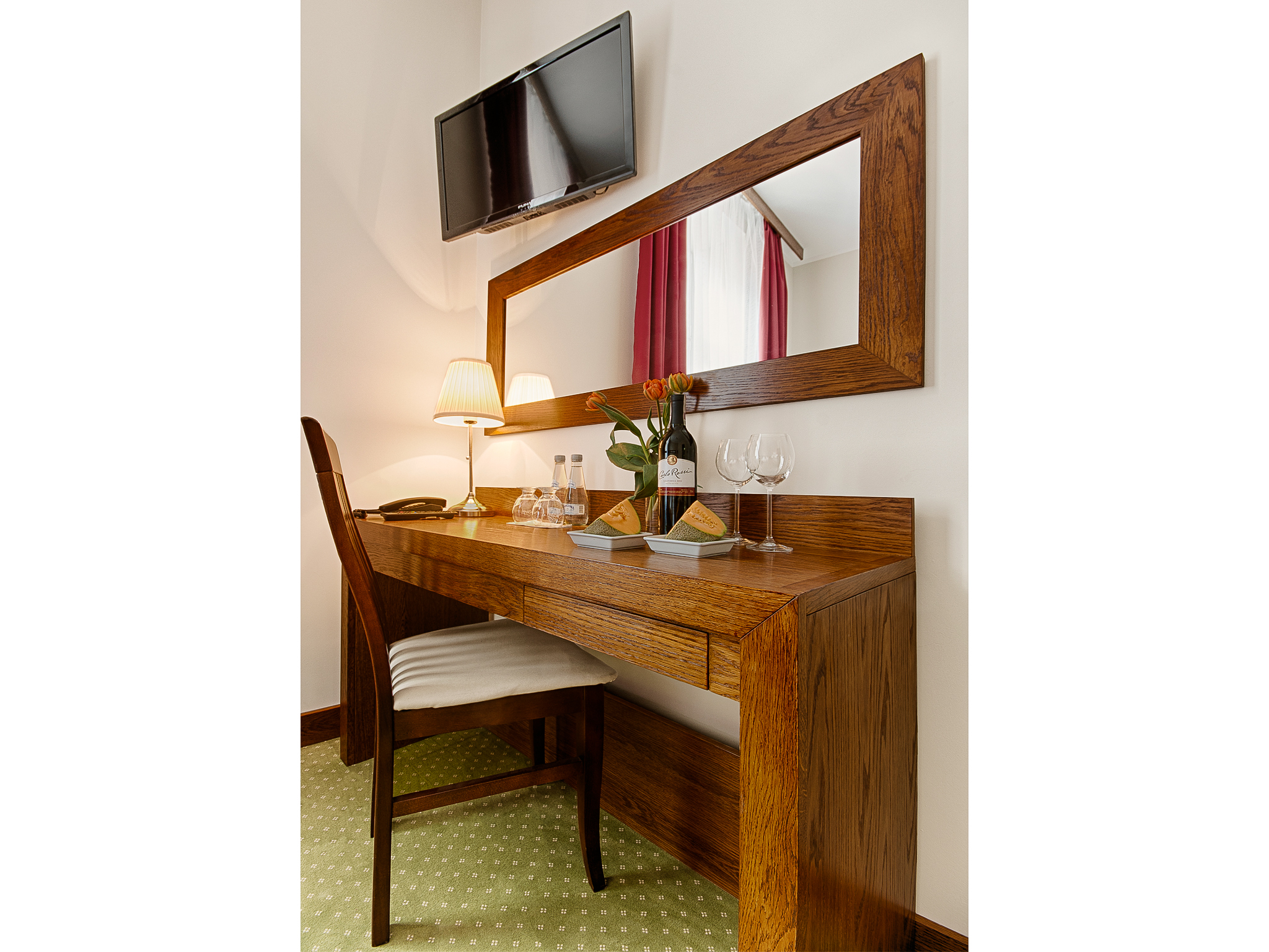 Twin Classic City View