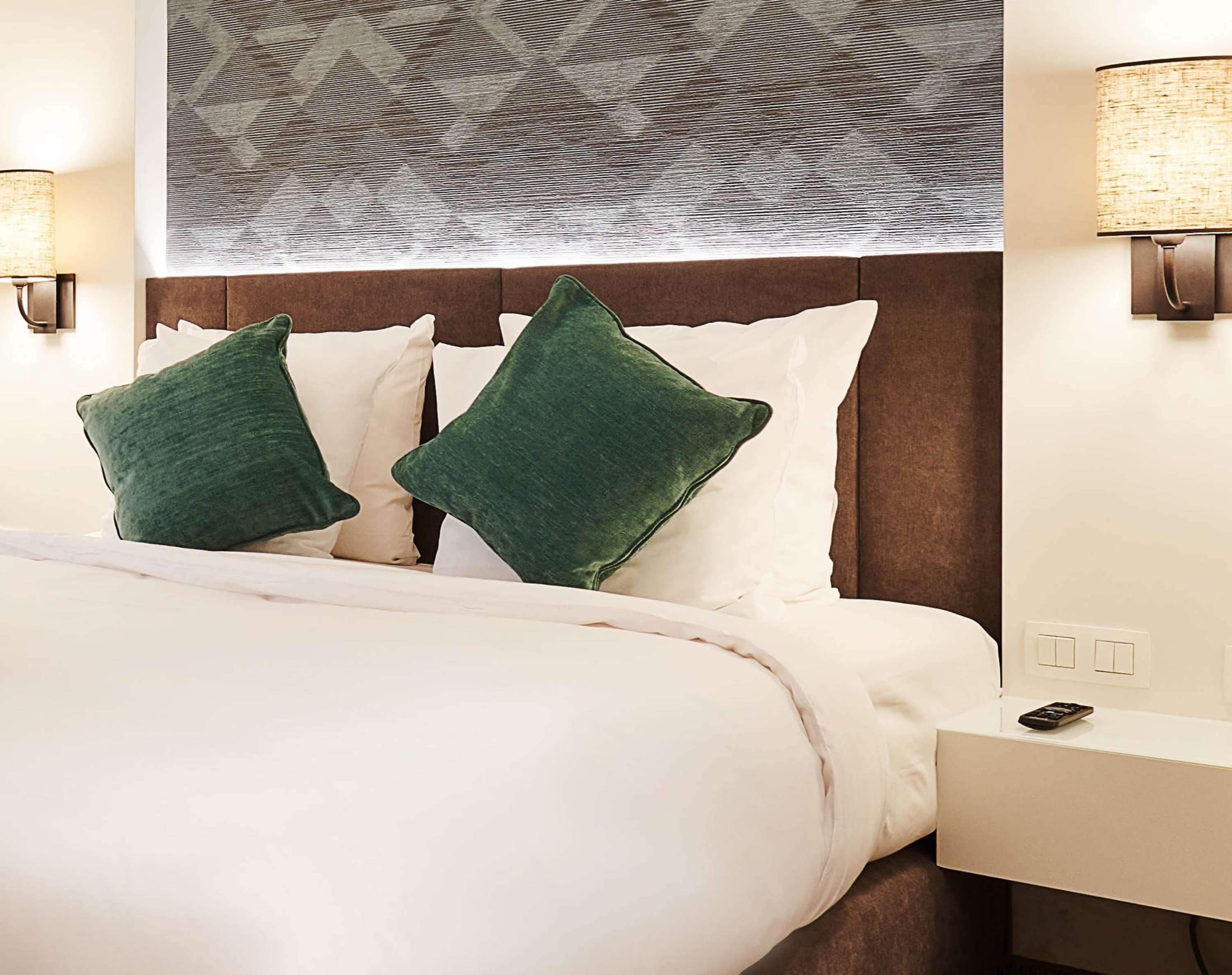 Double Deluxe Queen Bed