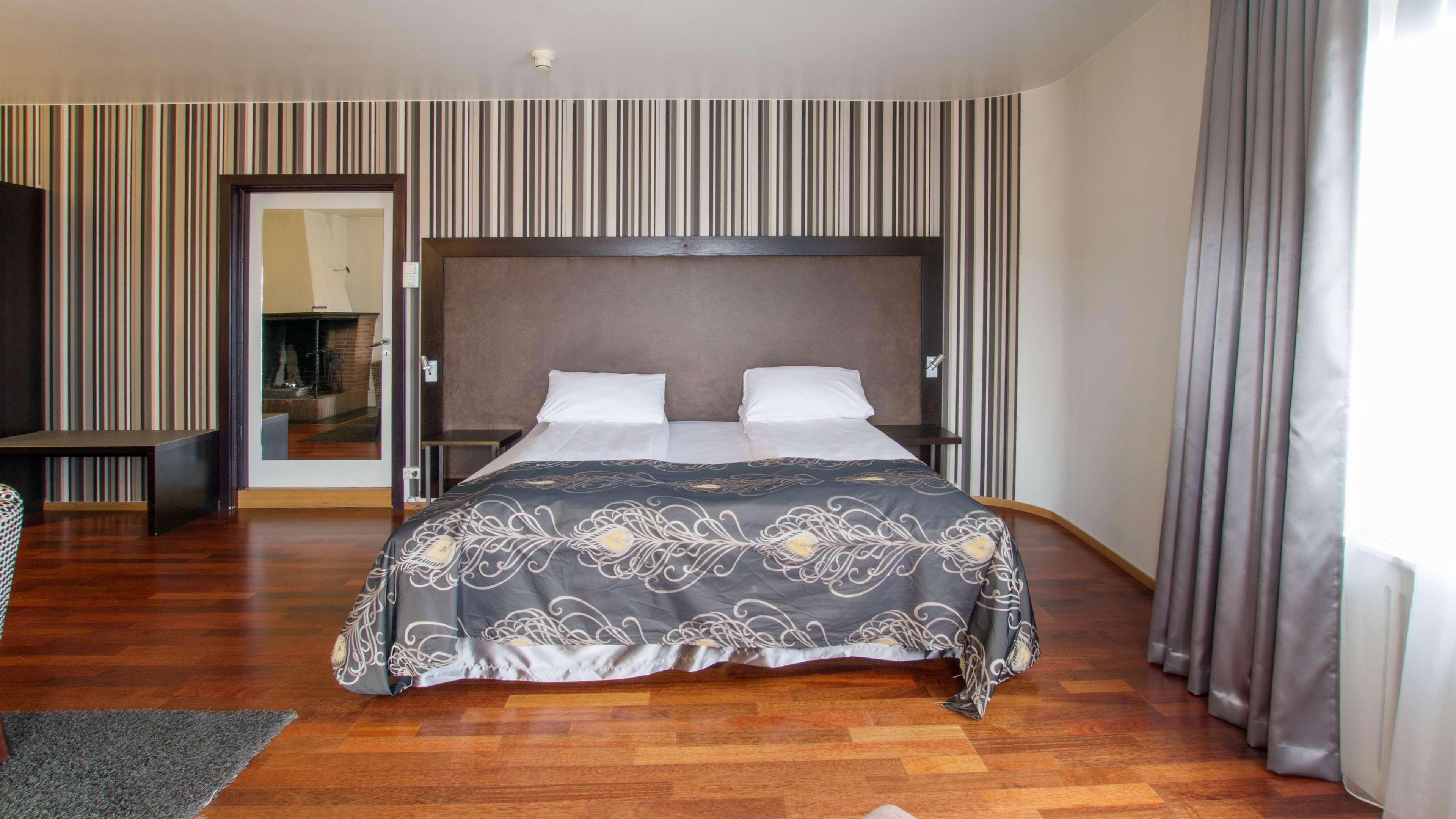 Junior Suite King Size Bed