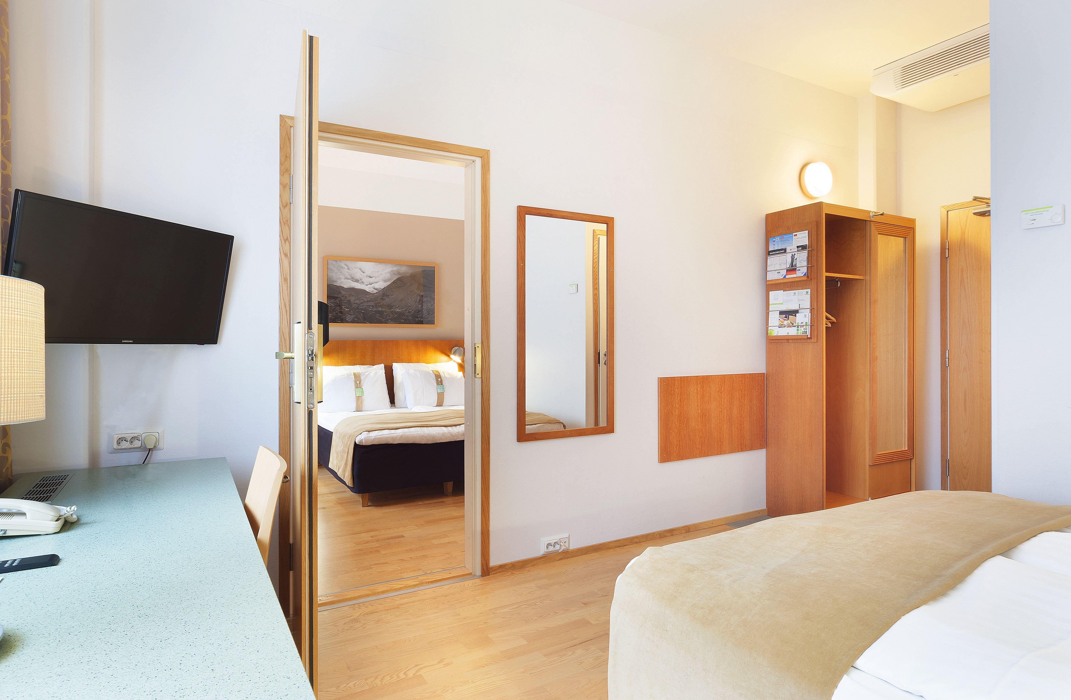 Double Queen Size Bed