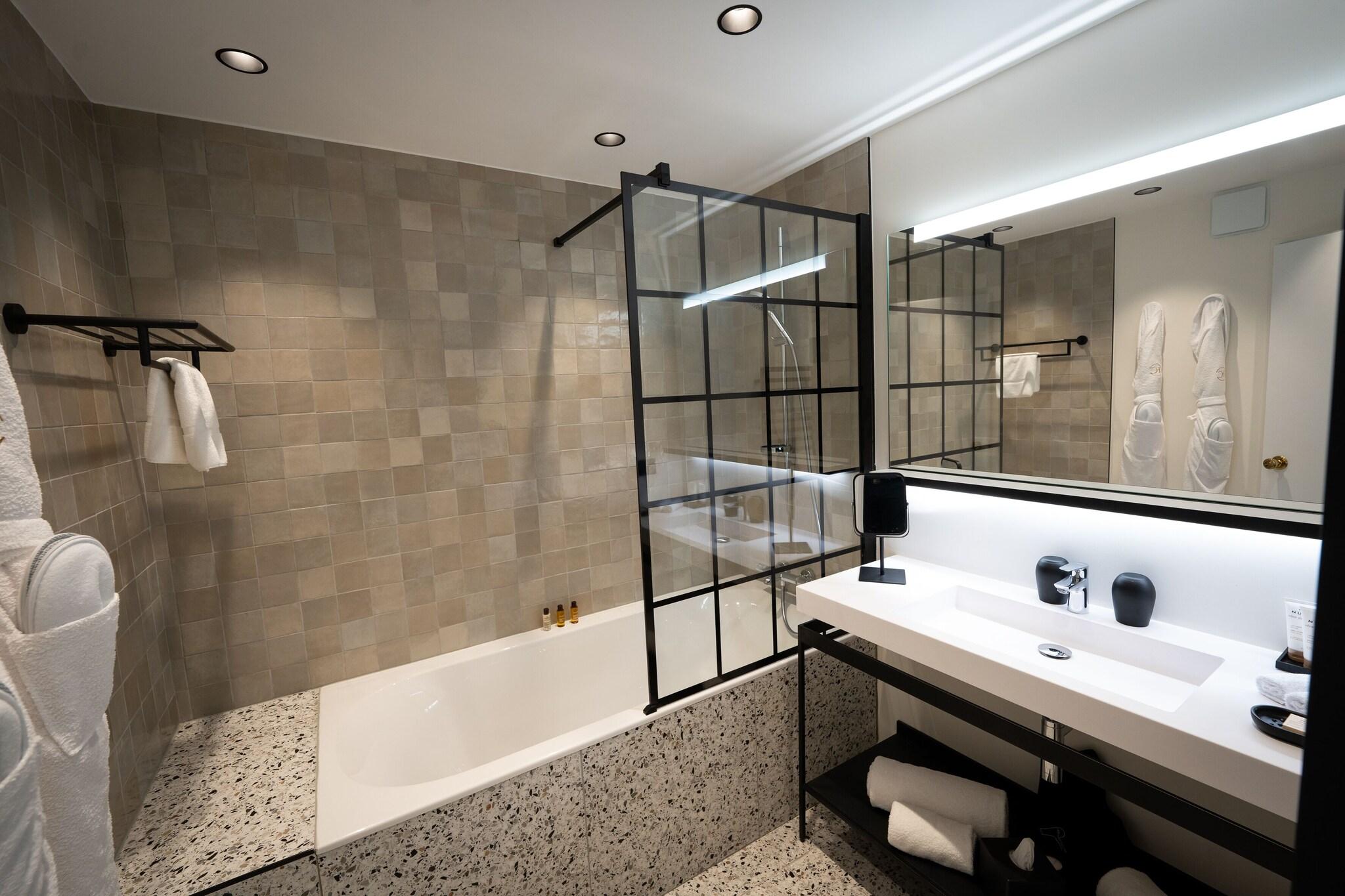 Double Queen Size Bed