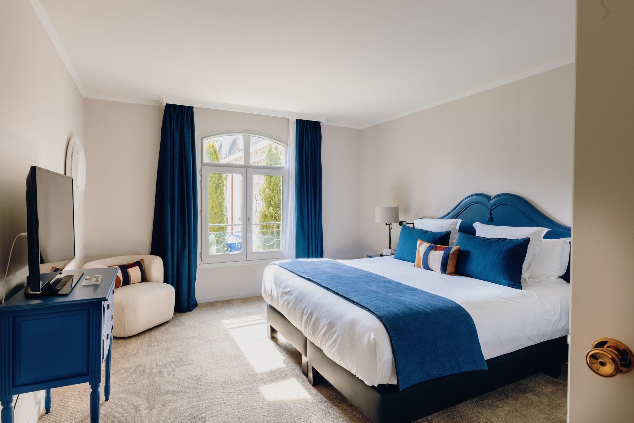 Double Queen Size Bed