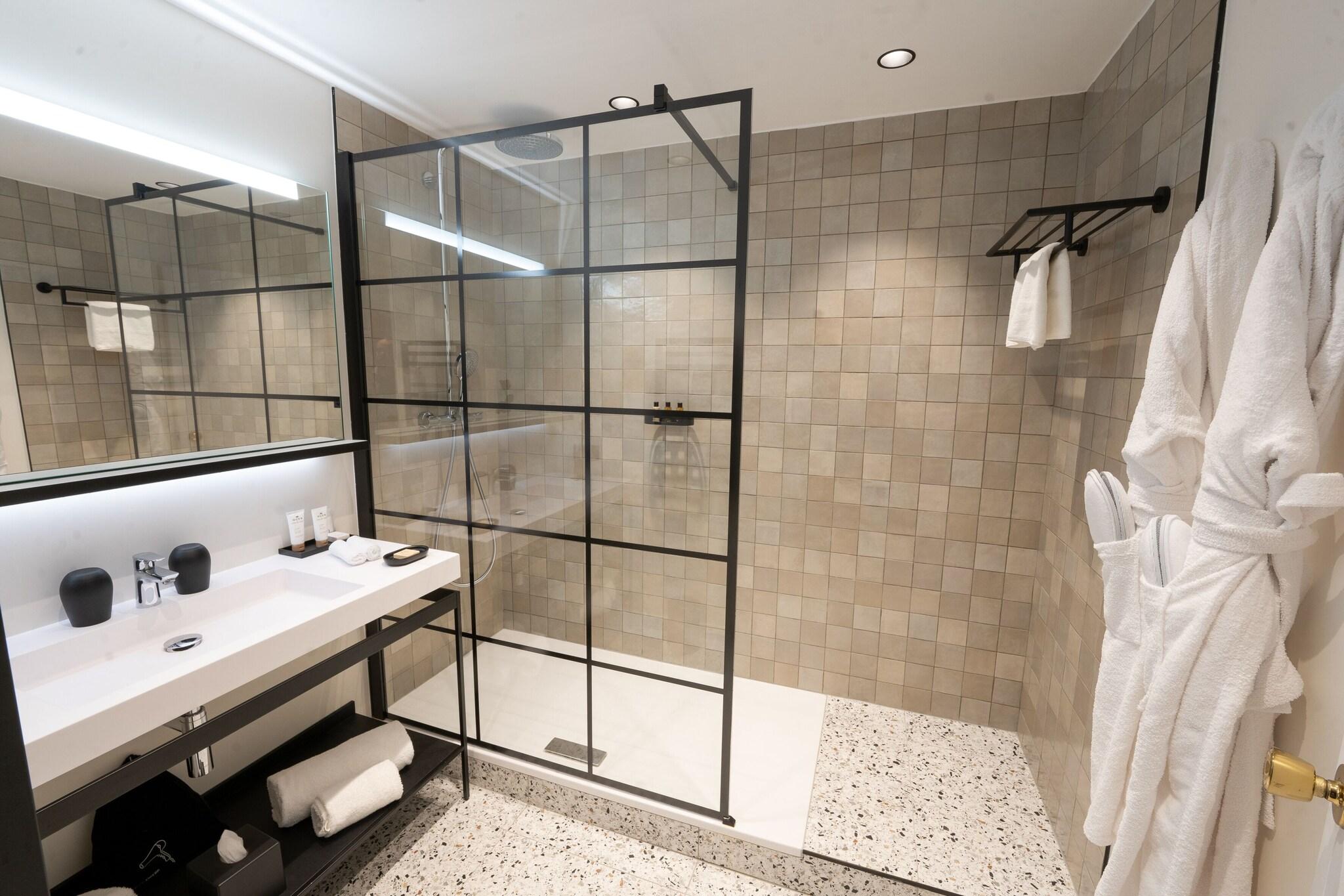 Double or Twin Queen Size Bed