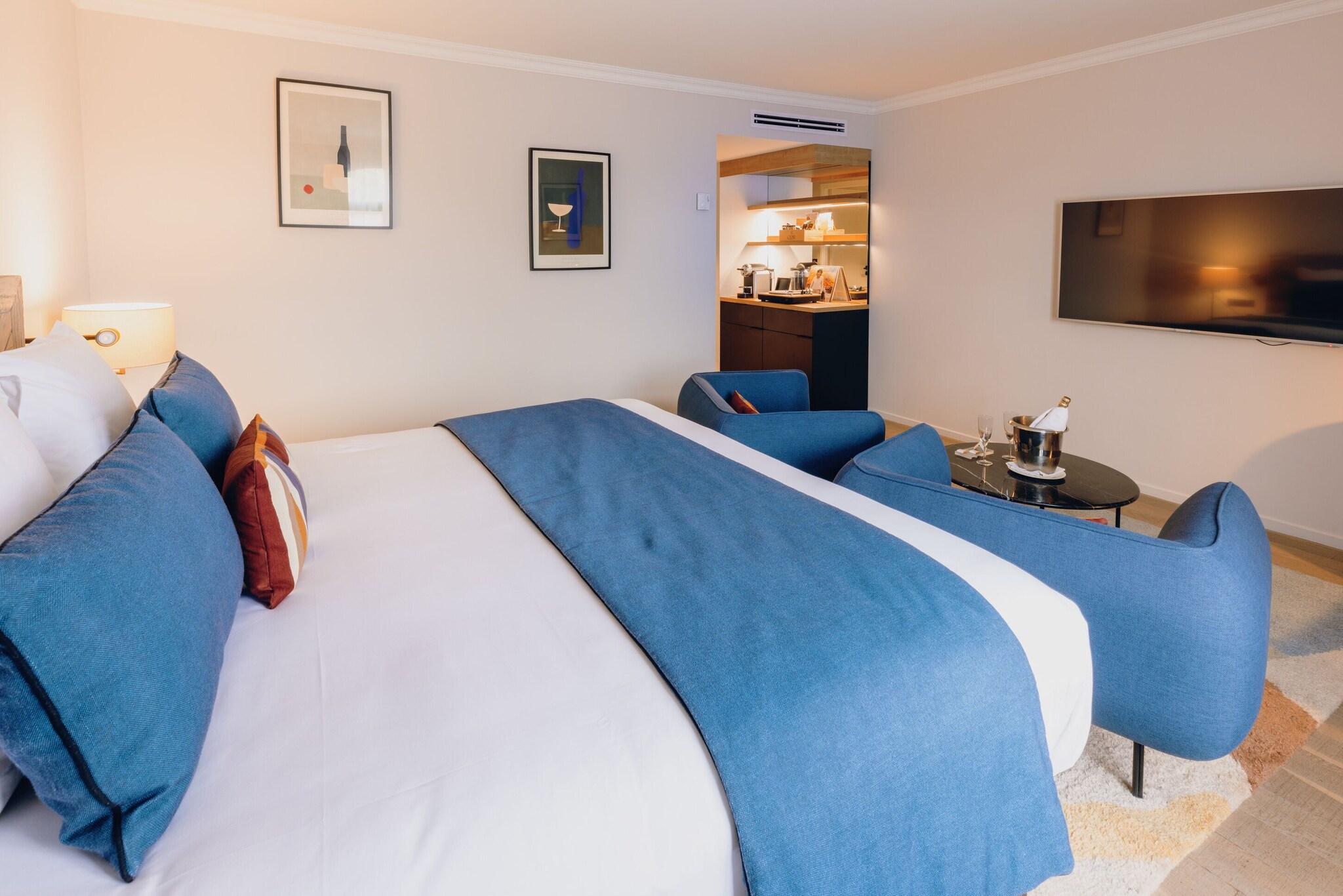 Junior Suite King Size Bed