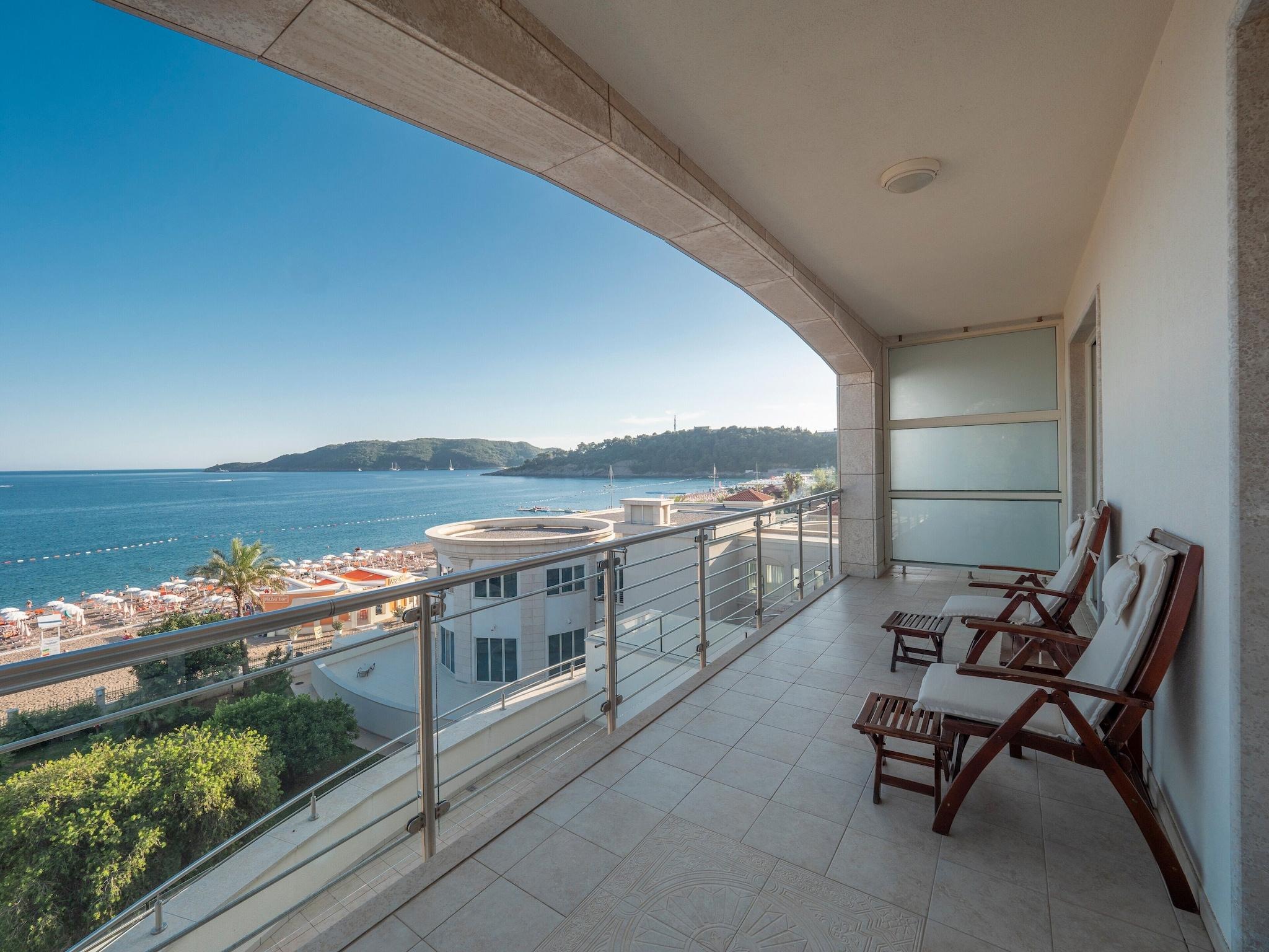 Studio King Size Bed