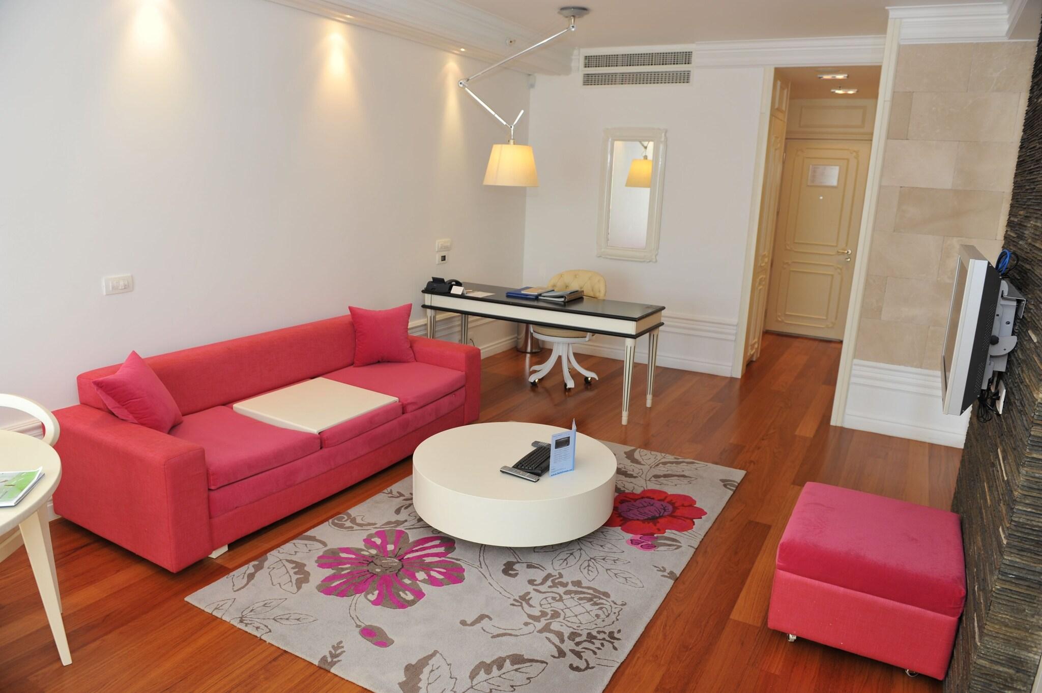 Suite Deluxe Queen Bed