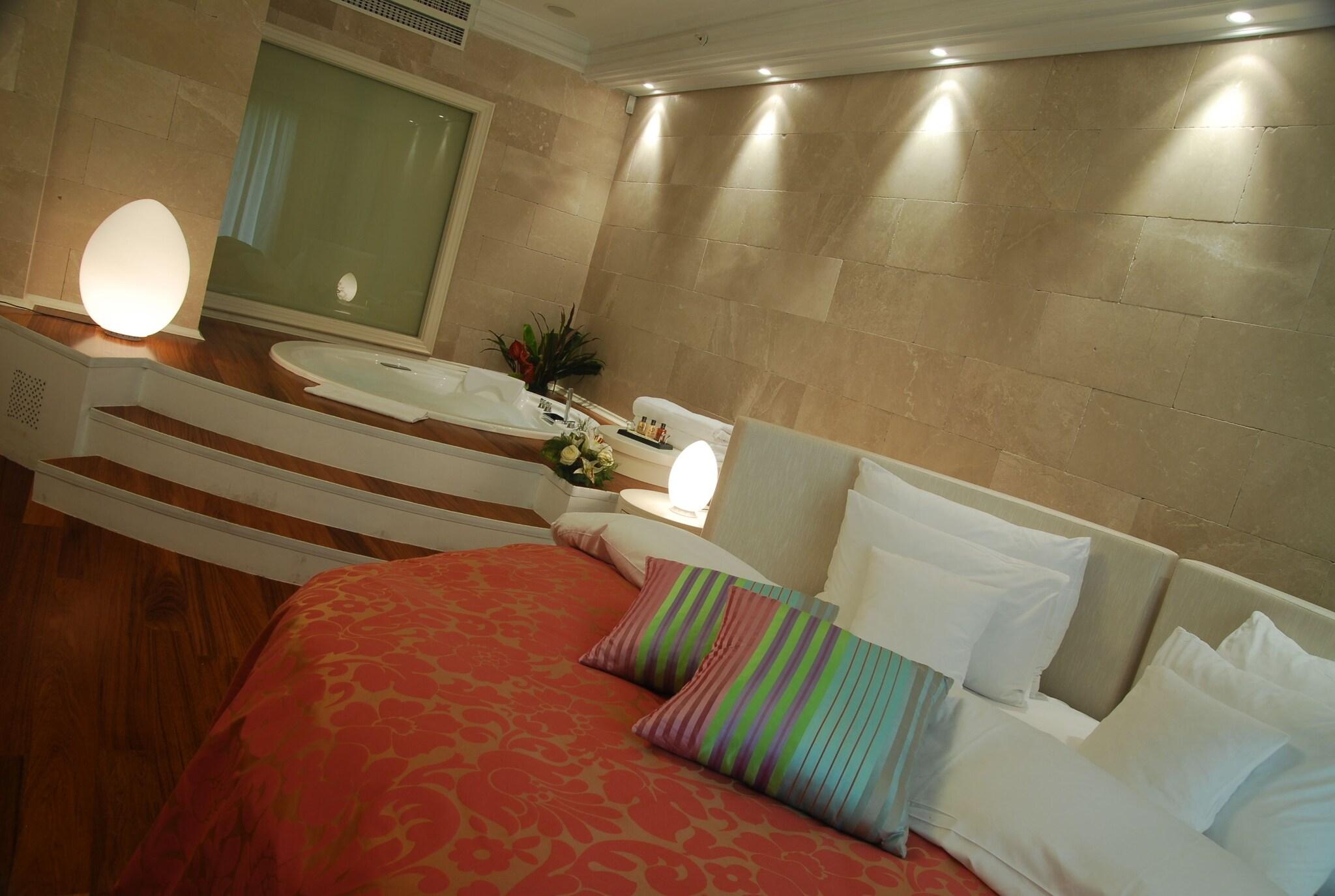 Suite Deluxe Queen Bed