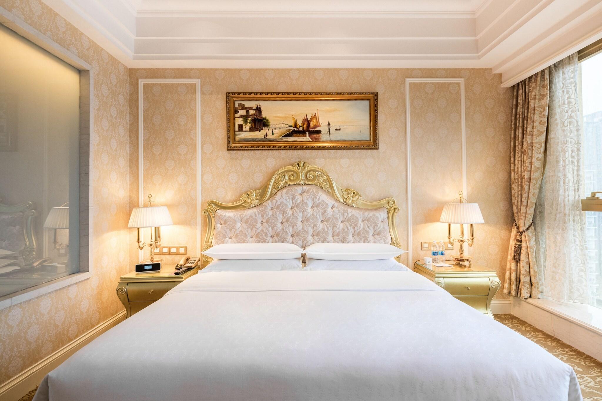 Double City View King Bed