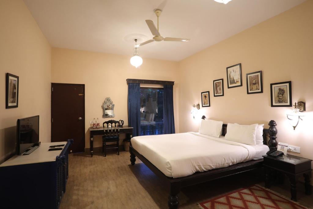 Double Queen Size Bed