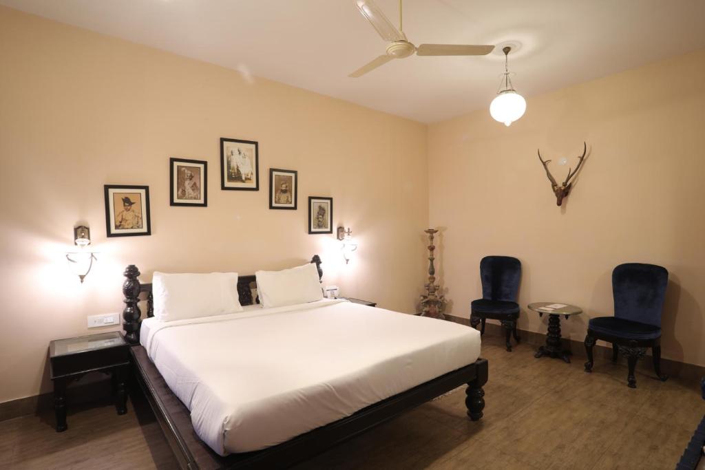 Double Queen Size Bed