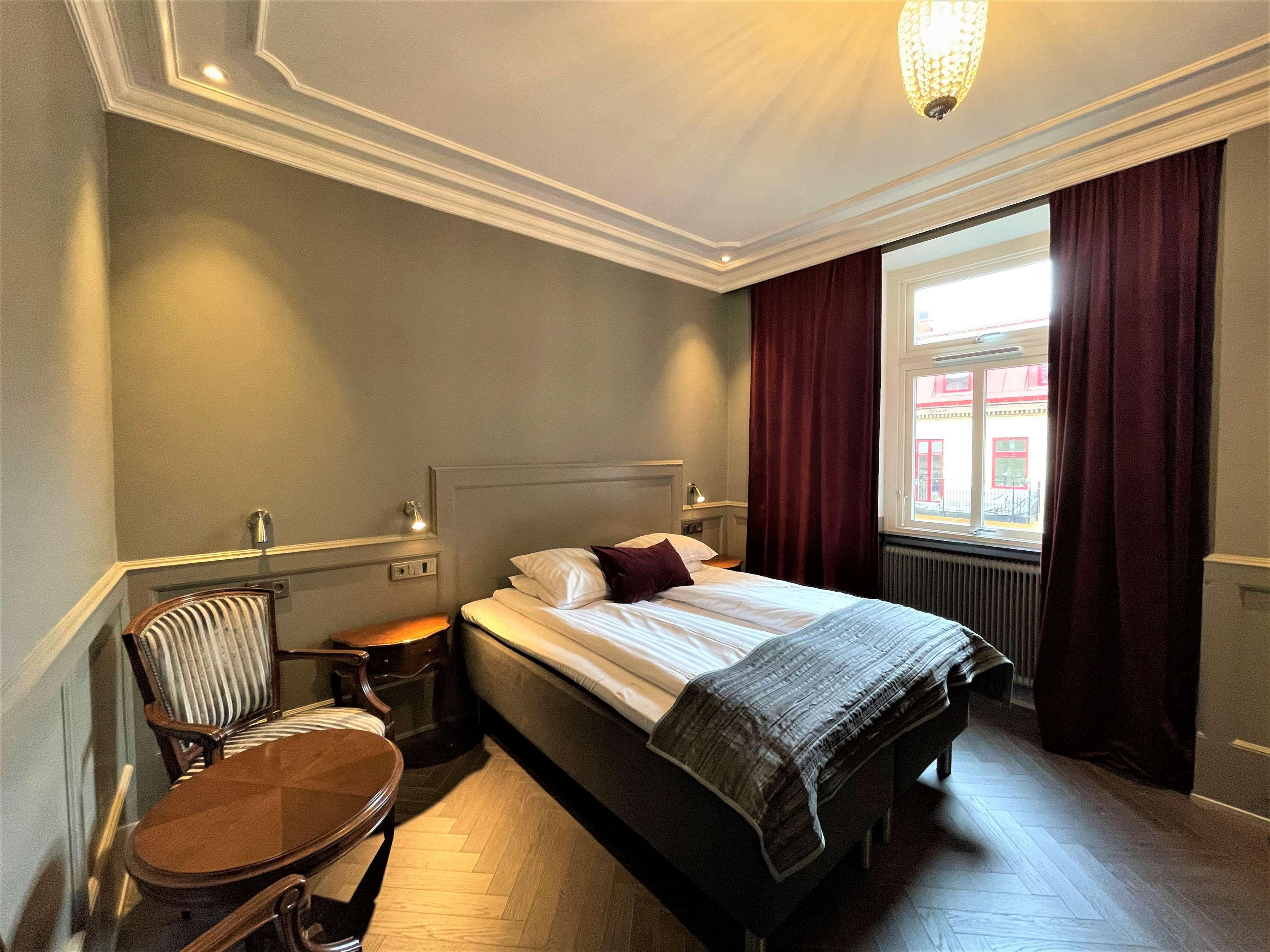 Double Queen Size Bed
